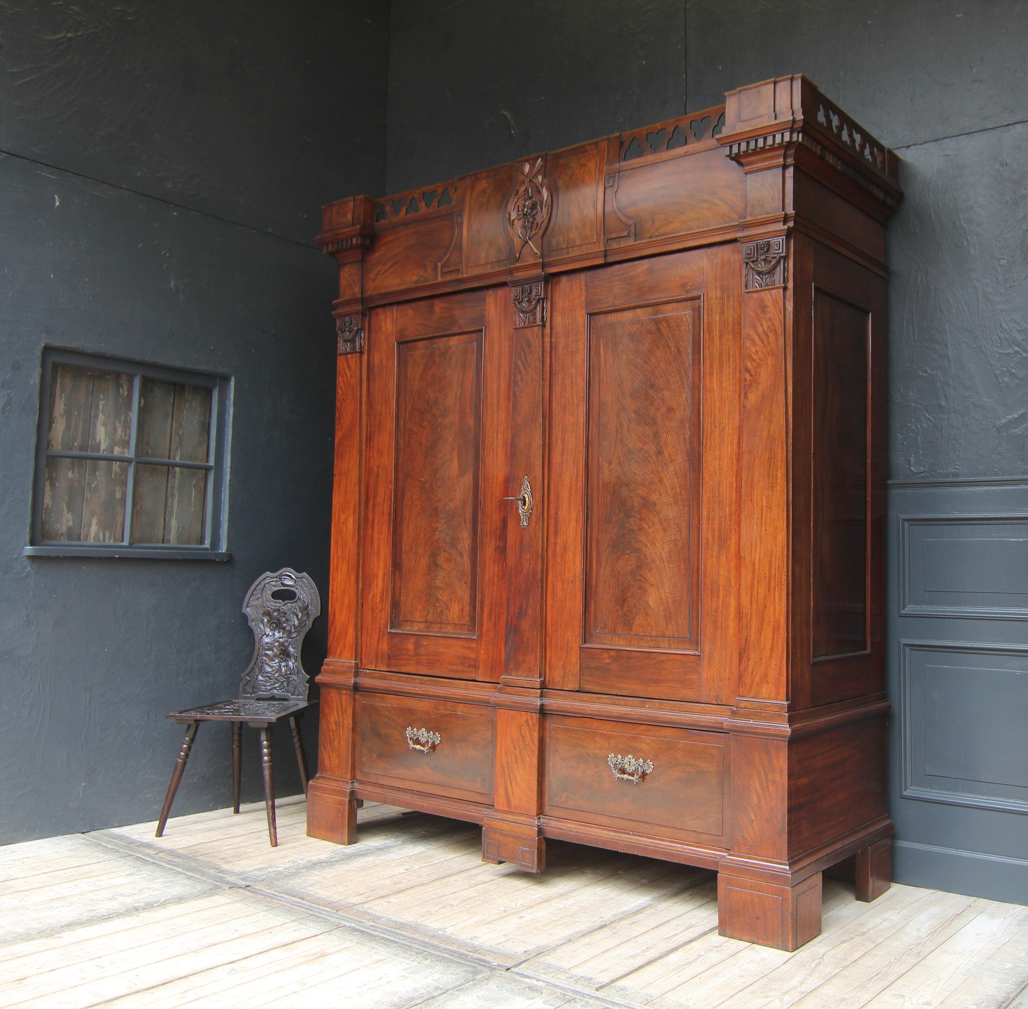 Néoclassique Cabinet néoclassique en acajou de la fin du XVIIIe siècle