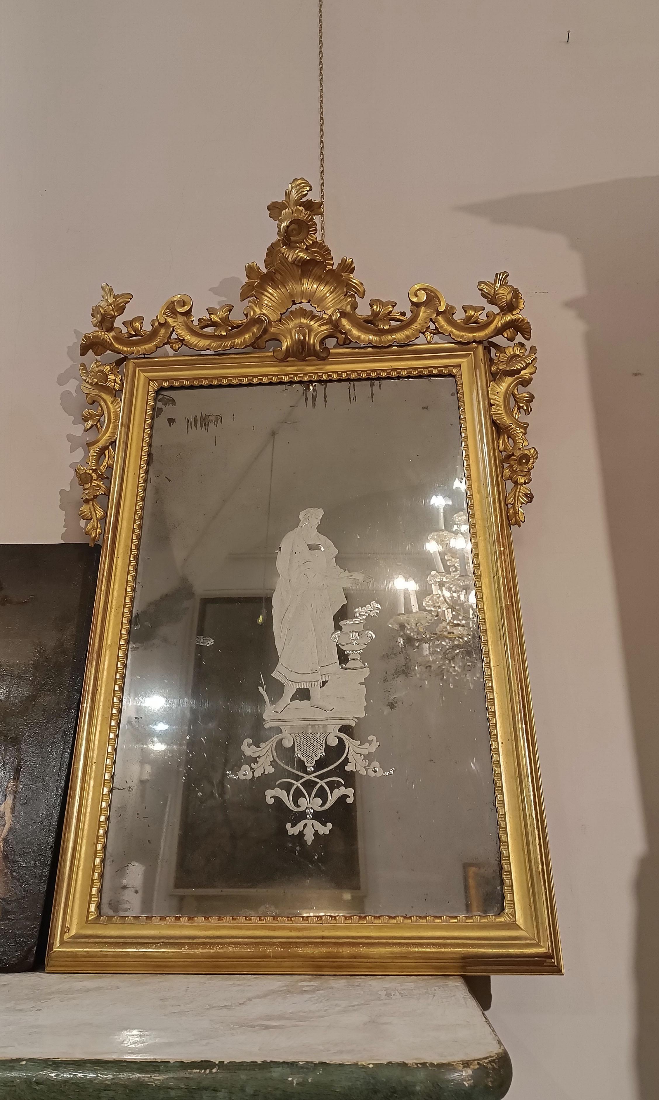 Neoclassico LATE 18th CENTURY NEOCLASSICAL PAIR OF MIRRORS WITH ENGRAVED GLASS in vendita