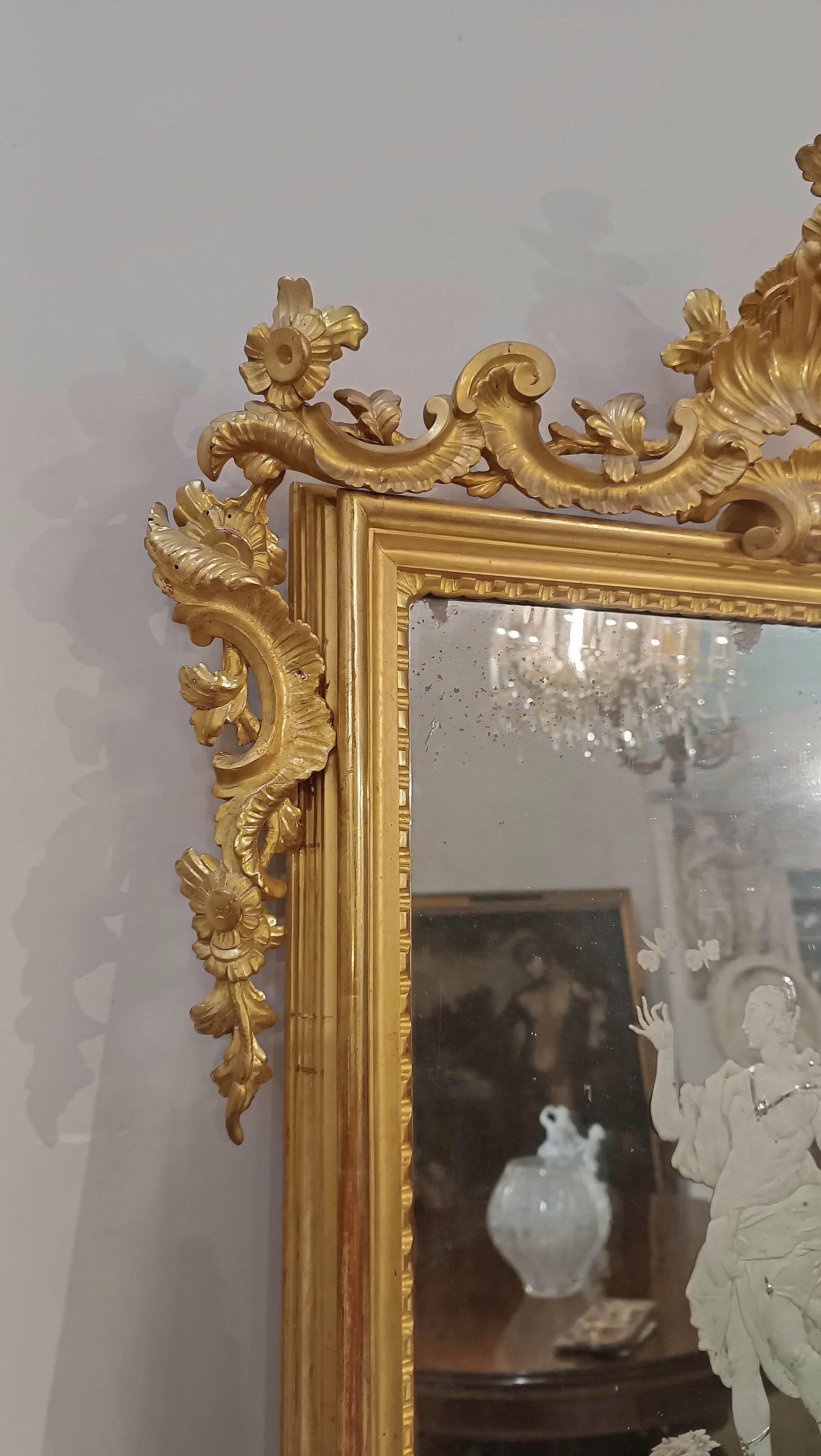 LATE 18th CENTURY NEOCLASSICAL PAIR OF MIRRORS WITH ENGRAVED GLASS In condizioni buone in vendita a Firenze, FI