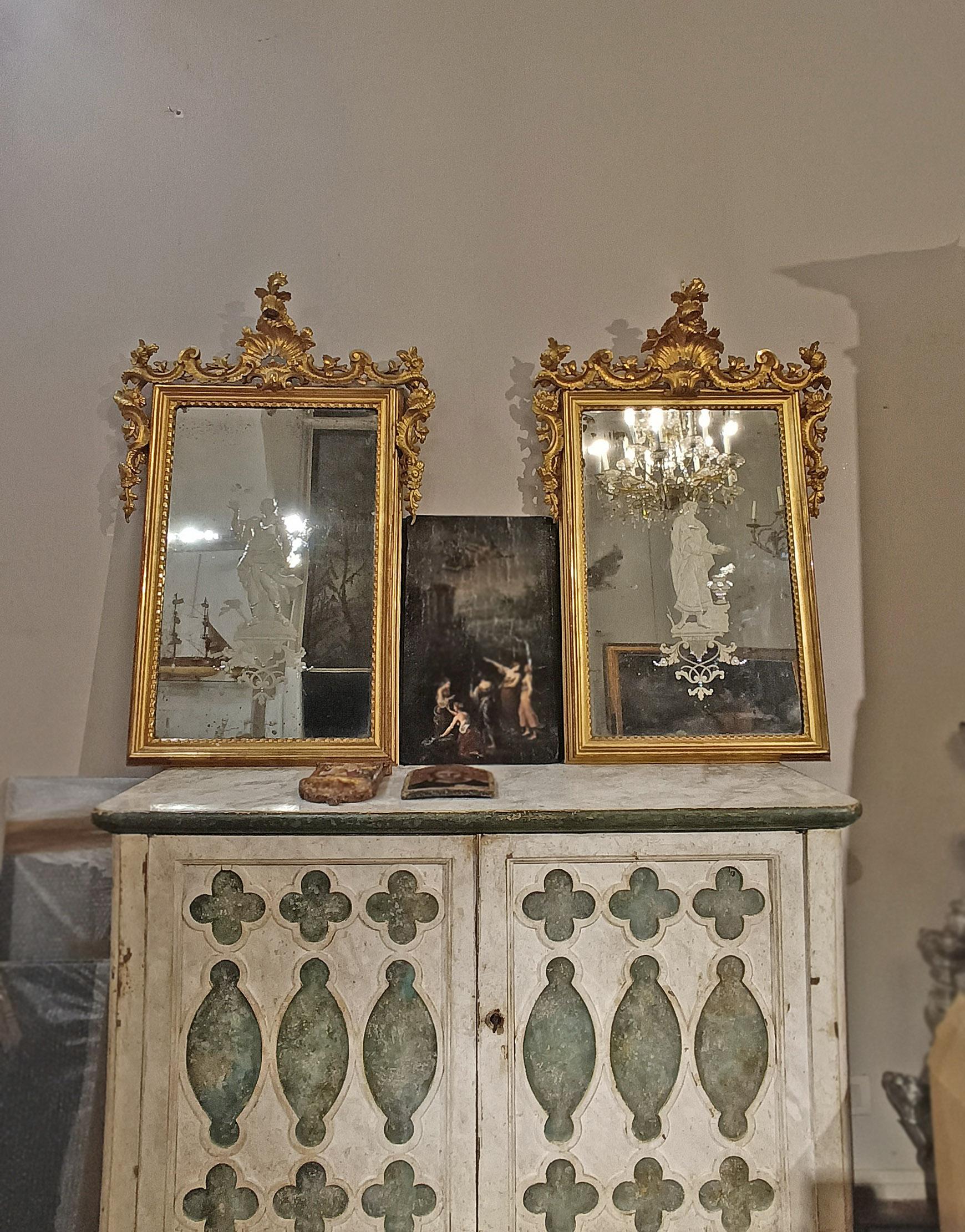 LATE 18th CENTURY NEOCLASSICAL PAIR OF MIRRORS WITH ENGRAVED GLASS in vendita 1