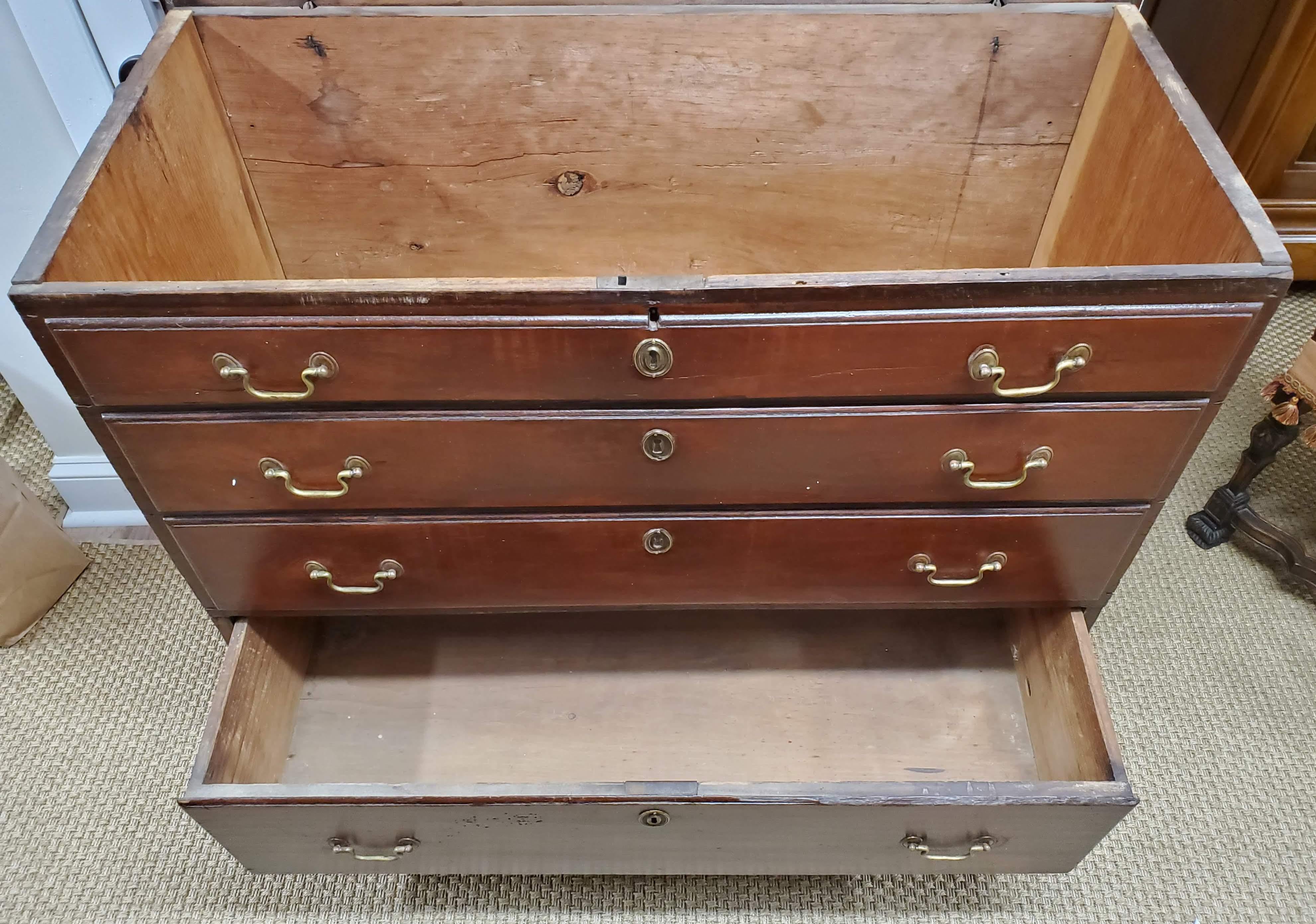 Late 18th Century New England Pine Blanket Chest with False Drawers In Good Condition For Sale In Middleburg, VA