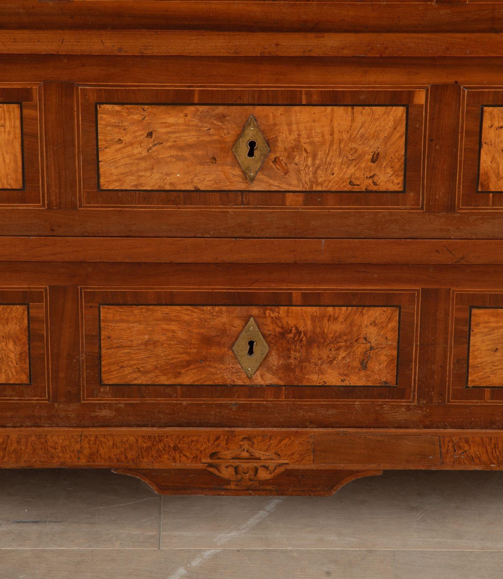 Commode nord-italiano della fine del XVIII secolo In condizioni buone in vendita a Gloucestershire, GB