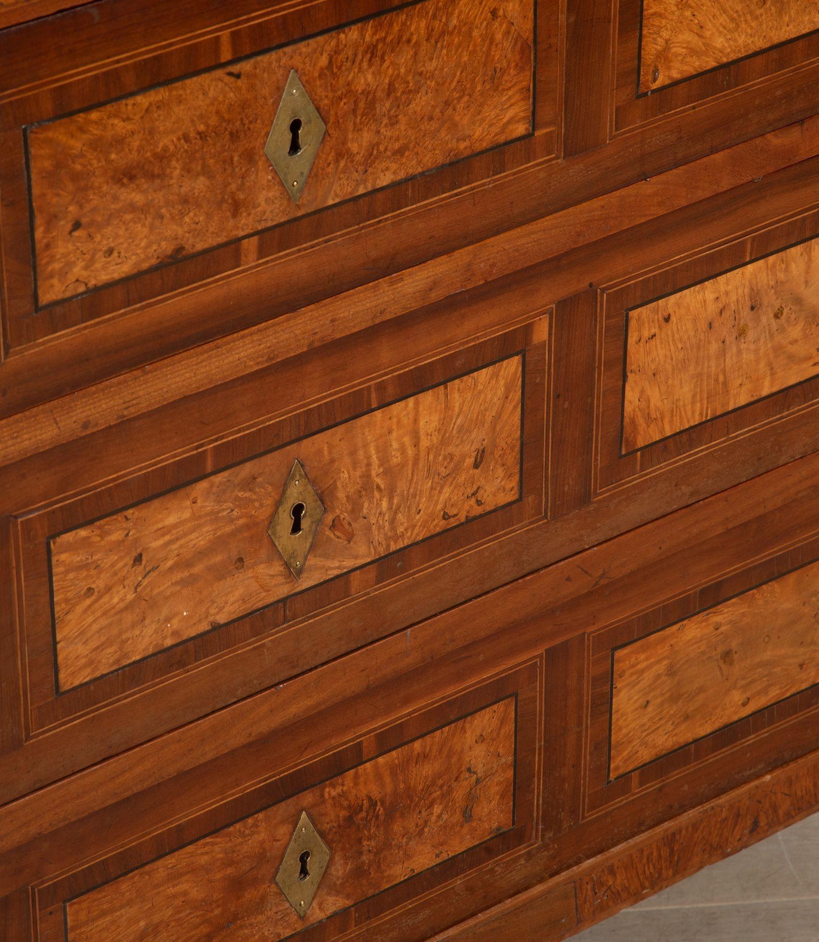 Fine XVIII secolo Commode nord-italiano della fine del XVIII secolo in vendita