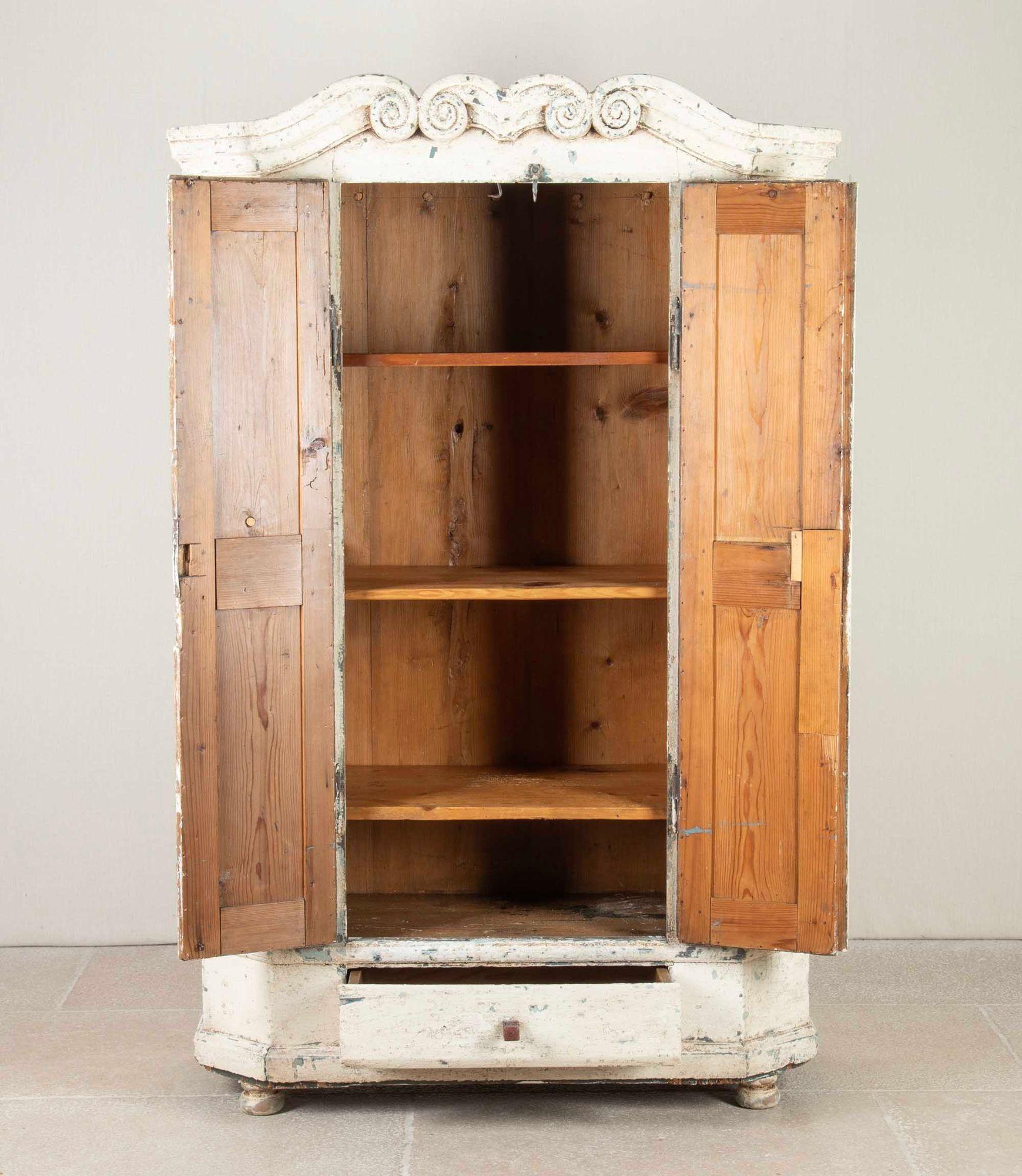 Armario pintado del Tirol del Norte de finales del siglo XVIII De campo en venta