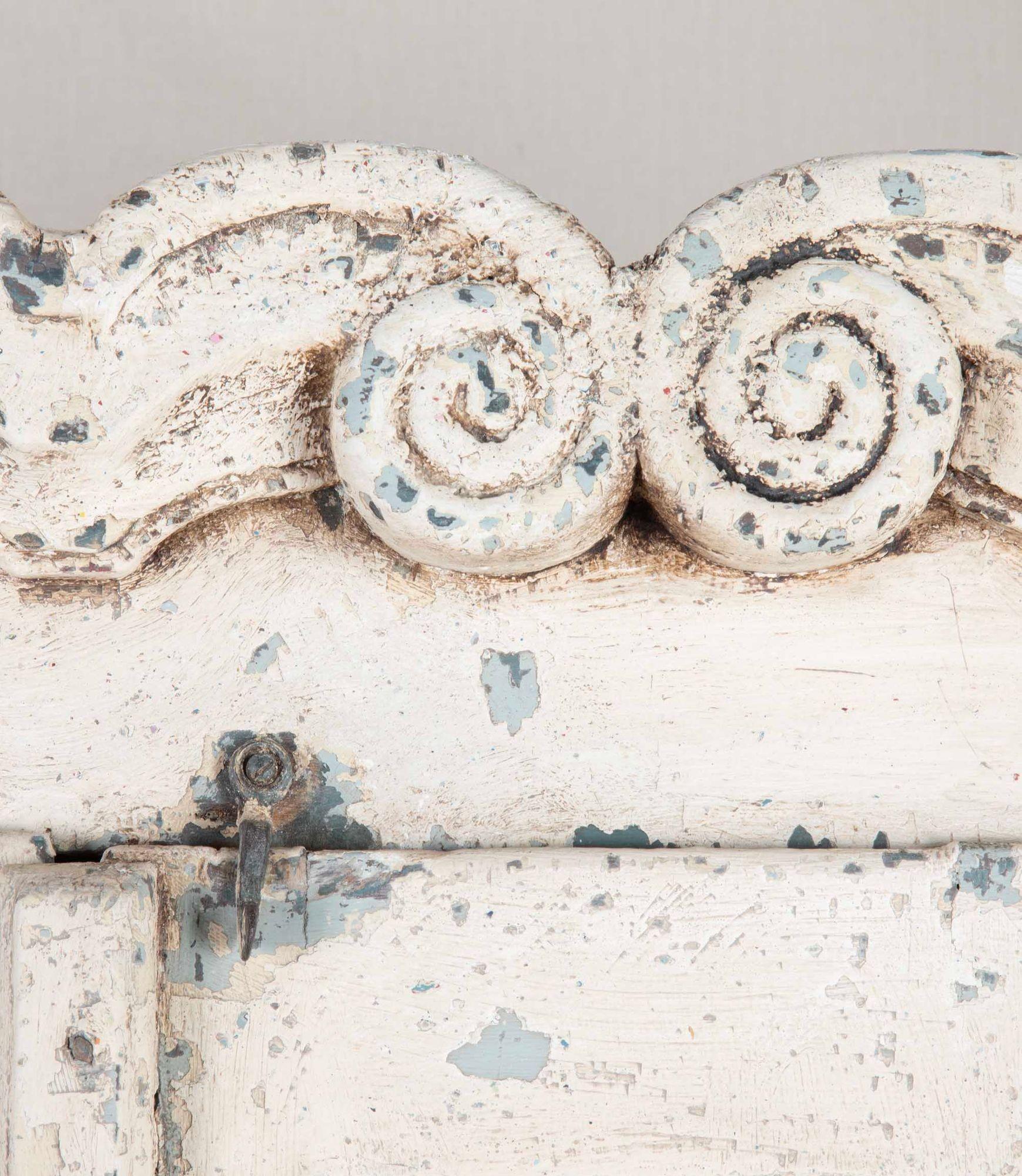 Armario pintado del Tirol del Norte de finales del siglo XVIII en venta 2