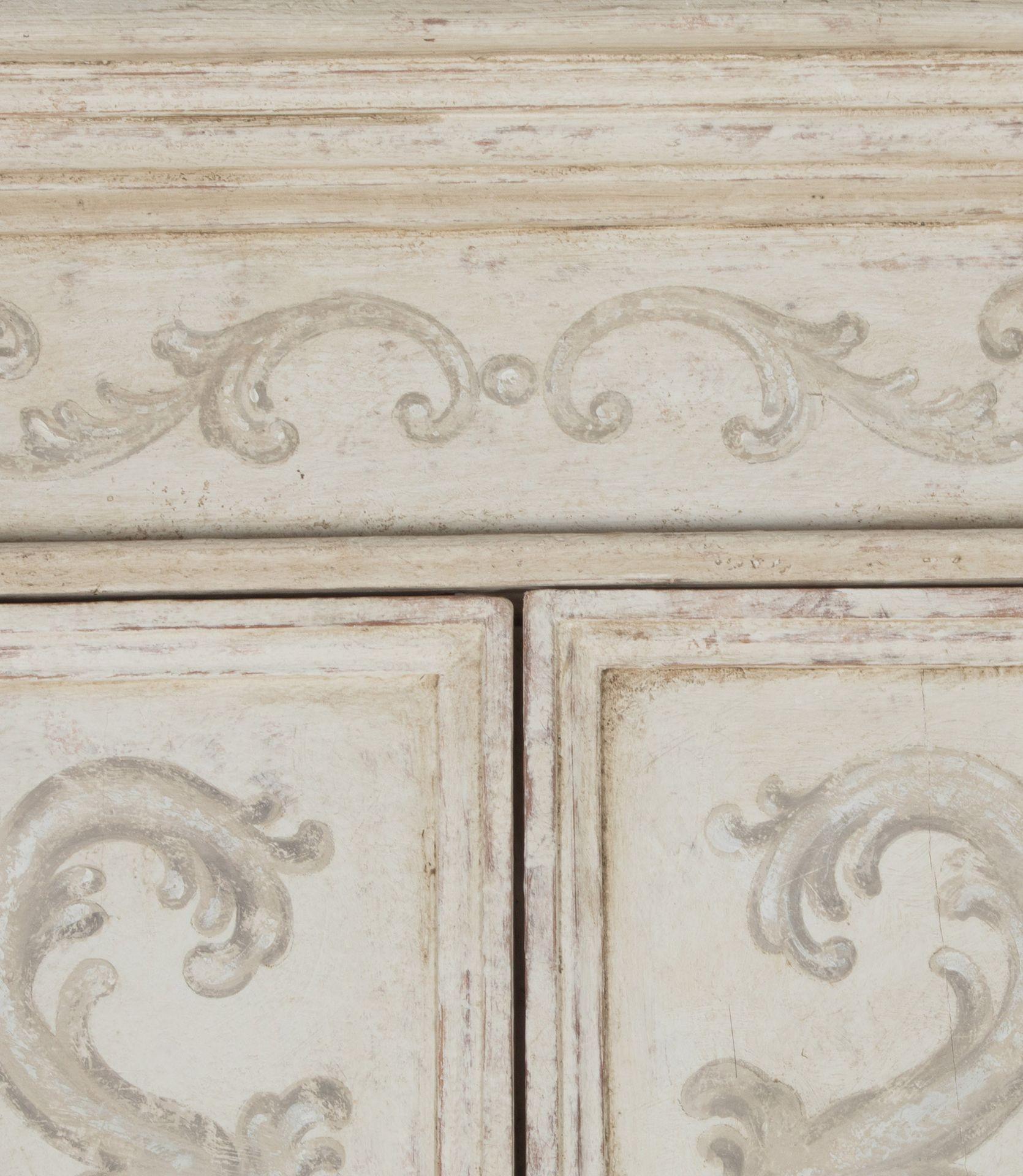 Armoire dipinto a mano della fine del XVIII secolo in Italia settentrionale in vendita 5
