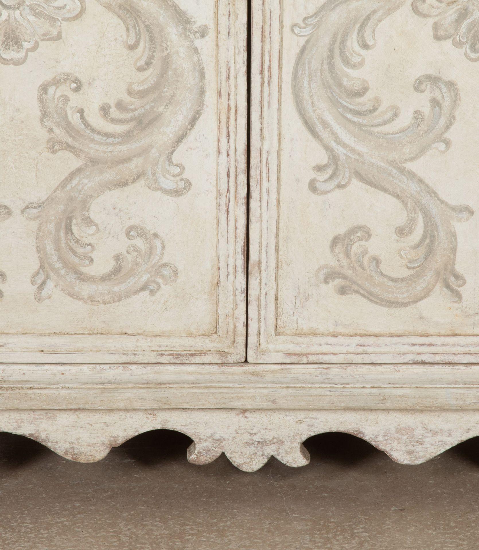 Armoire dipinto a mano della fine del XVIII secolo in Italia settentrionale in vendita 6