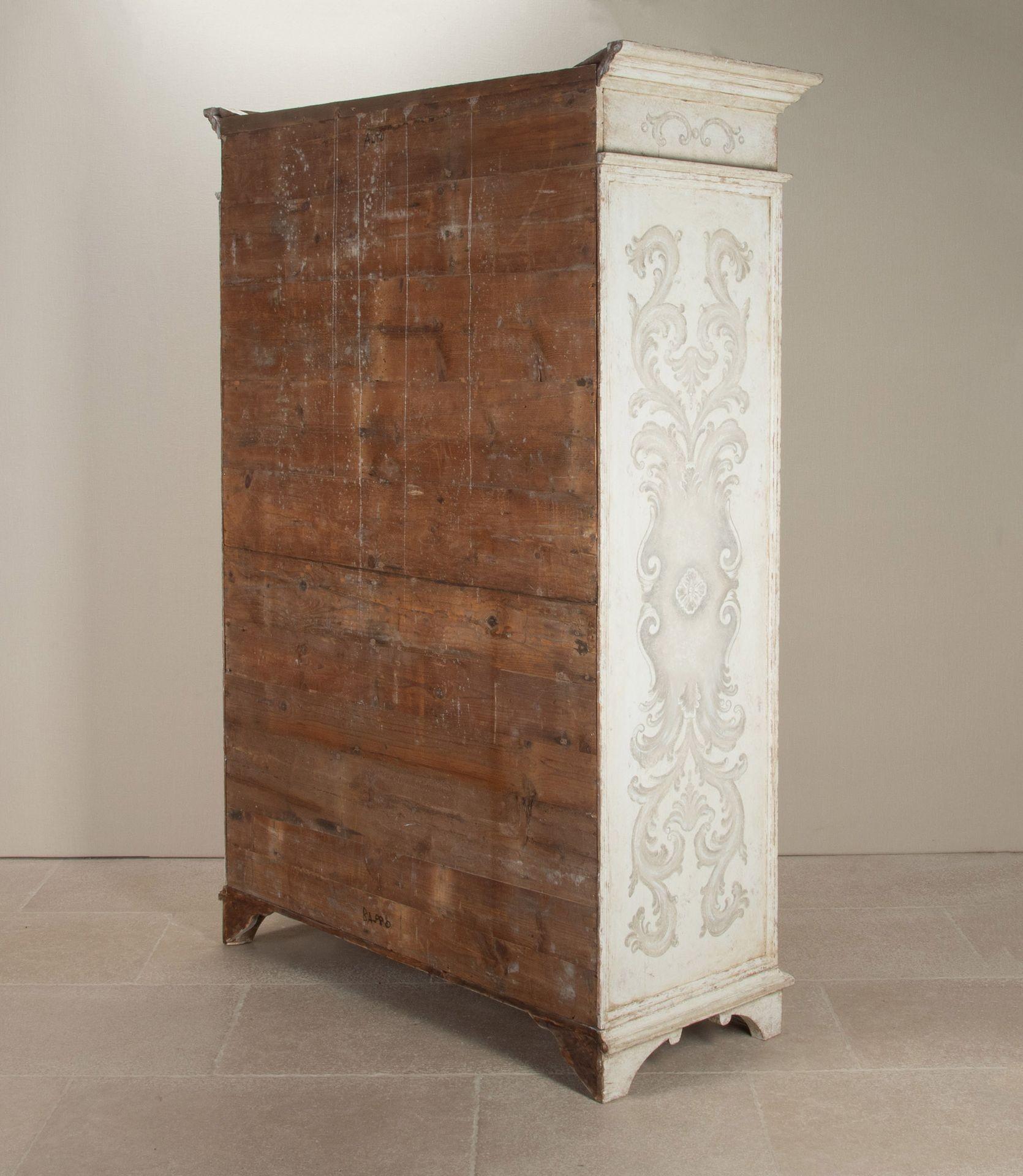 Armoire dipinto a mano della fine del XVIII secolo in Italia settentrionale In condizioni buone in vendita a Gloucestershire, GB