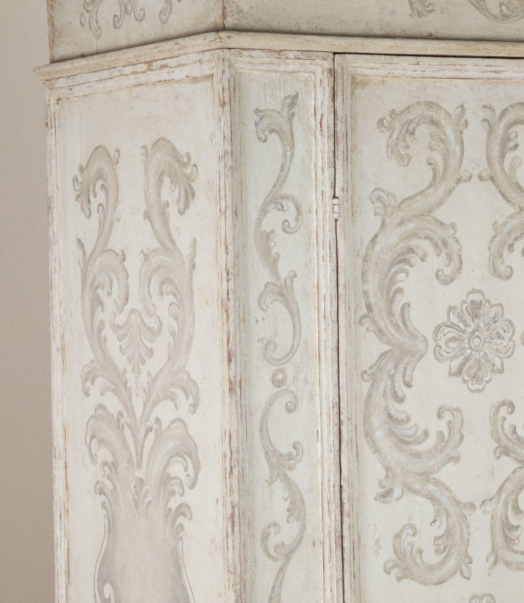 Armoire dipinto a mano della fine del XVIII secolo in Italia settentrionale in vendita 1