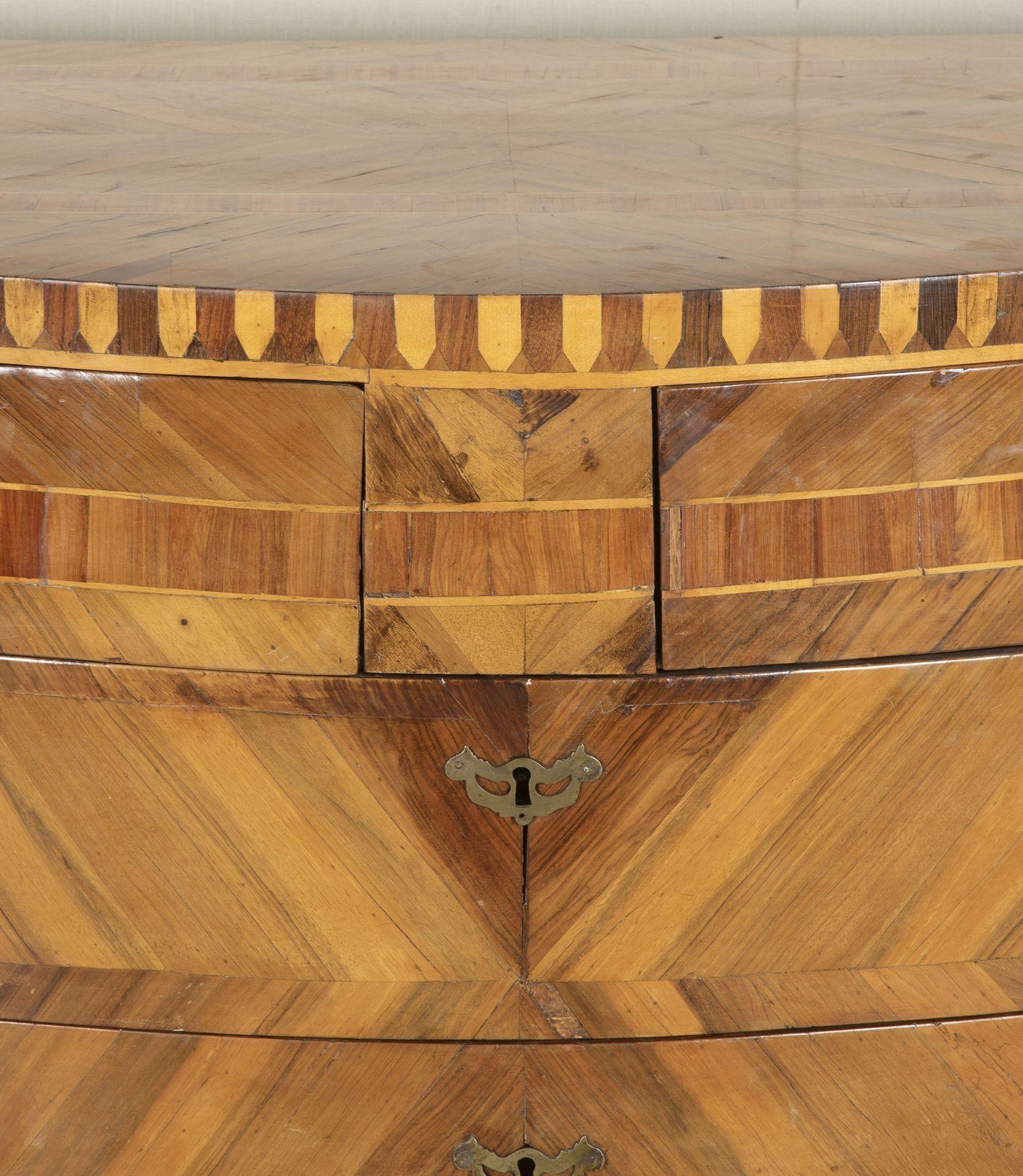 19th Century Late 18th Century Northern Italian Serpentine Commode Chest For Sale