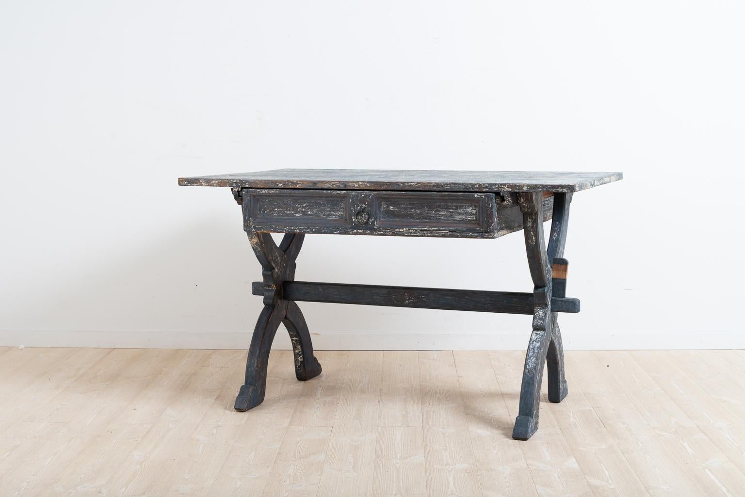 Late 18th Century Northern Swedish Blue Folk Art Trestle Table In Good Condition In Kramfors, SE