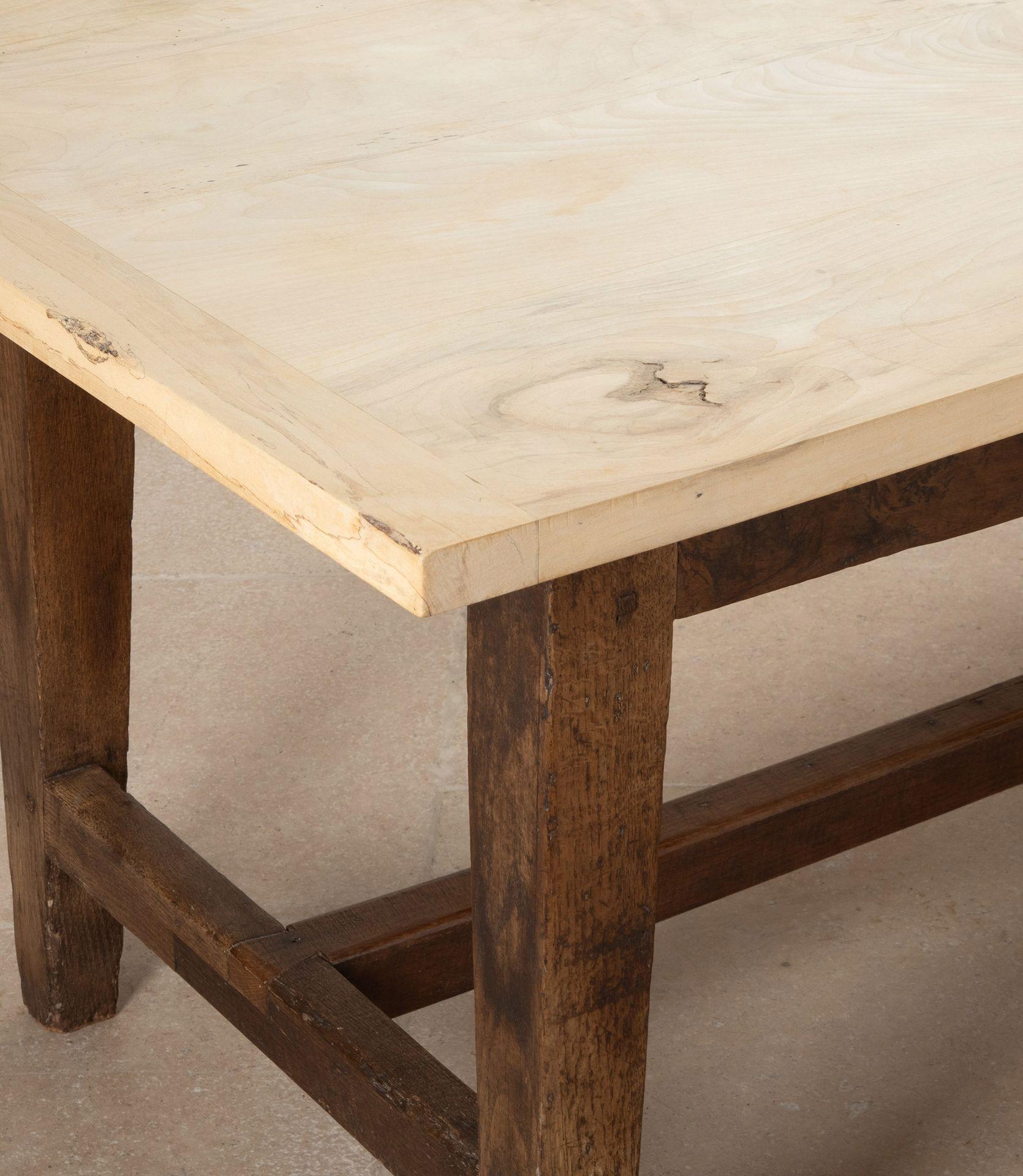 Late 18th Century Oak and Sycamore Dining Table en venta 4