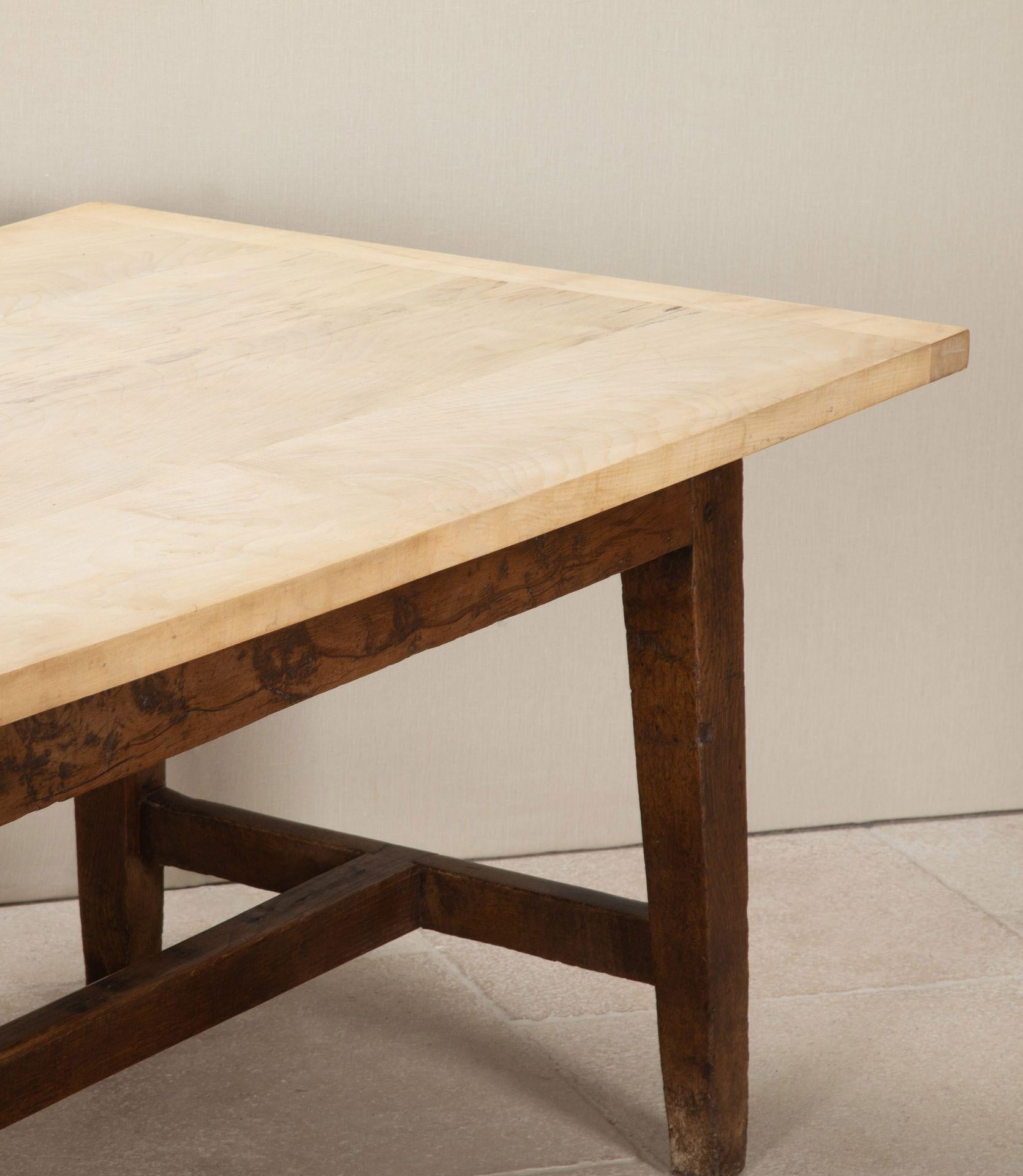 Late 18th Century Oak and Sycamore Dining Table en venta 5