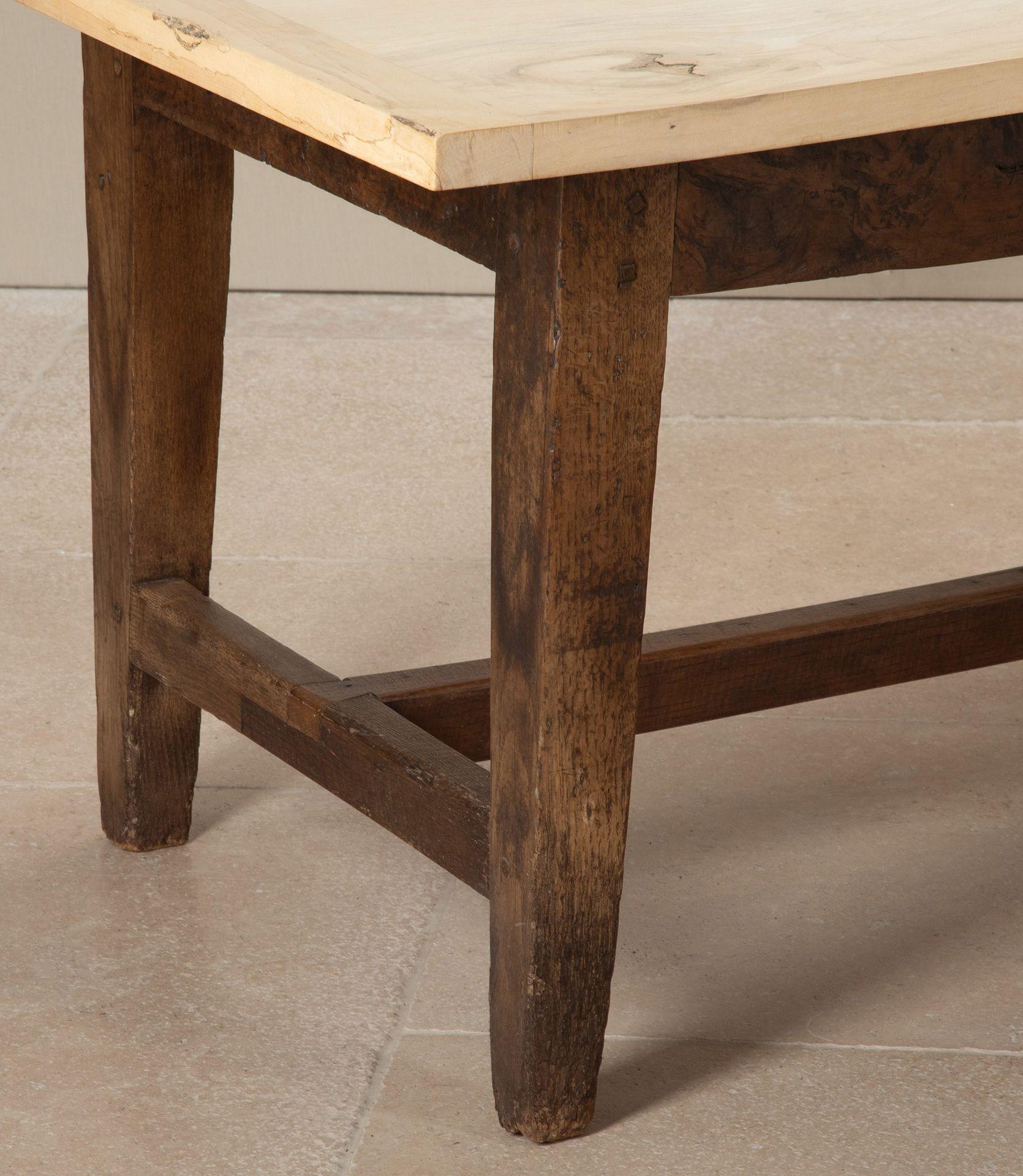 Late 18th Century Oak and Sycamore Dining Table en venta 6
