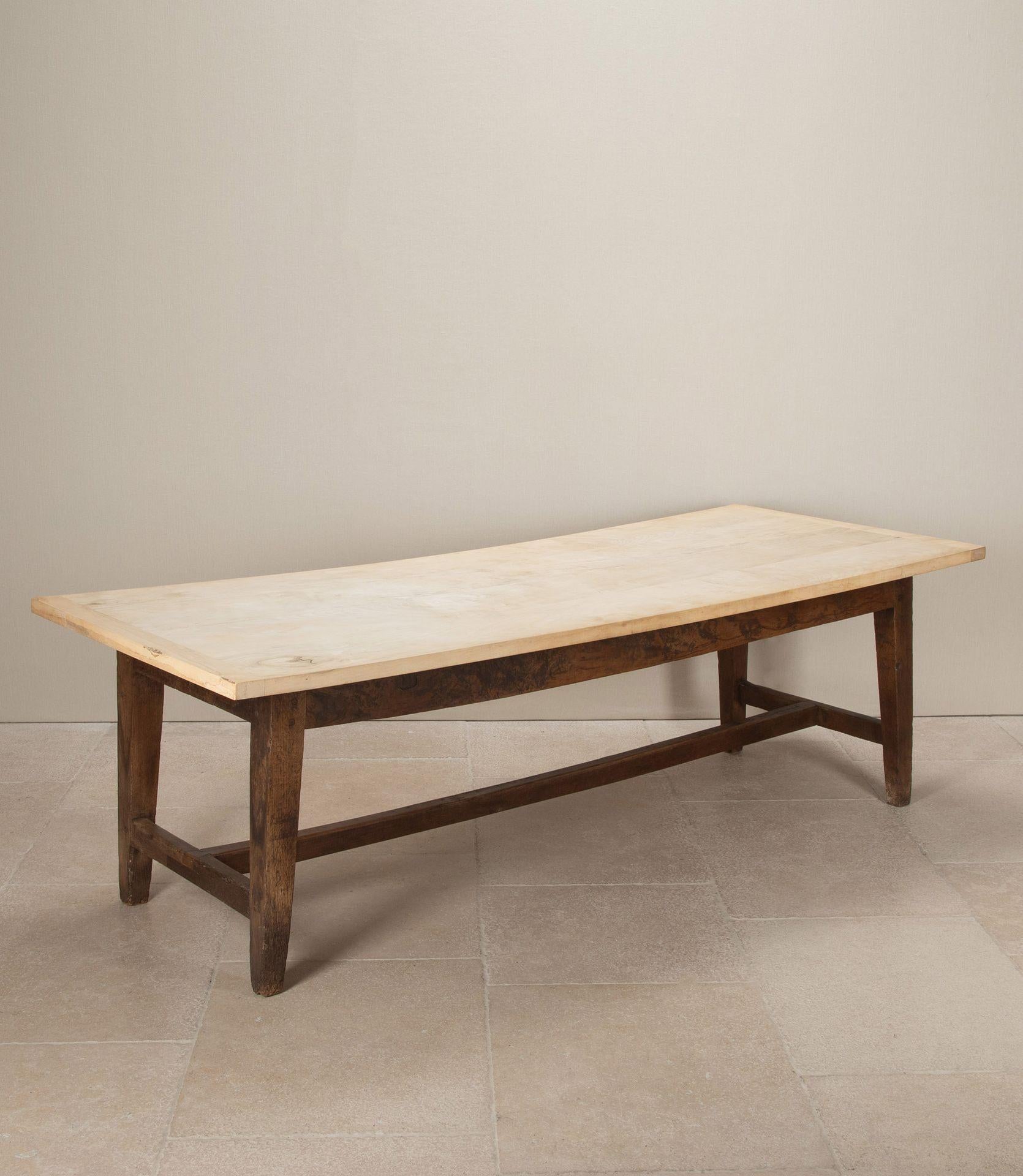 Late 18th Century Oak and Sycamore Dining Table De campo en venta
