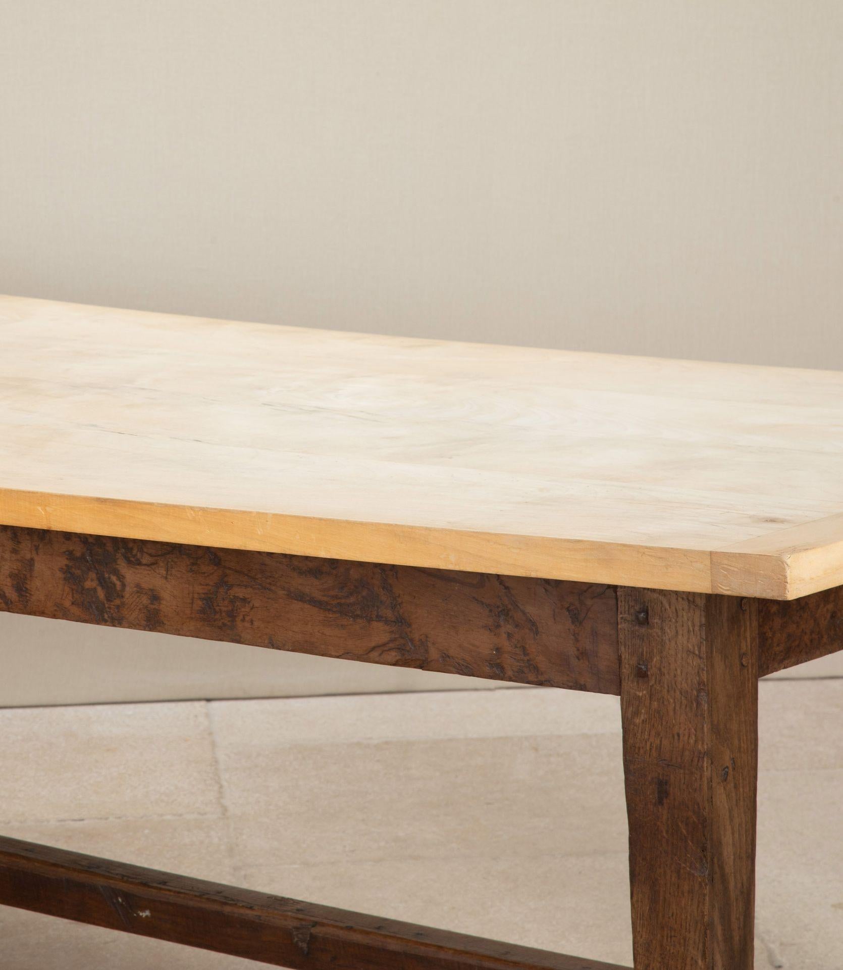 Late 18th Century Oak and Sycamore Dining Table en Bueno estado para la venta en Gloucestershire, GB