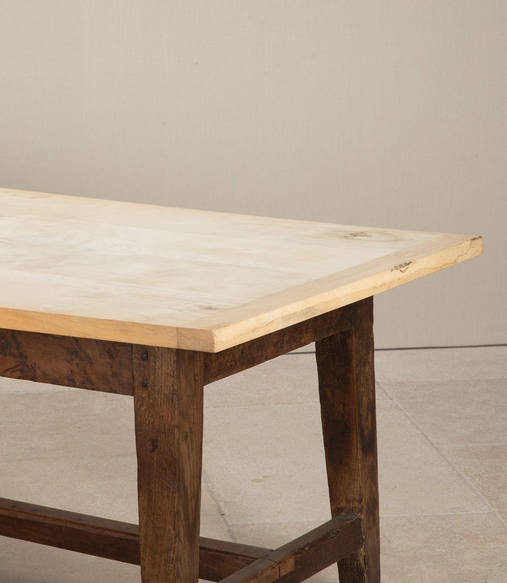 Late 18th Century Oak and Sycamore Dining Table siglo XVIII en venta