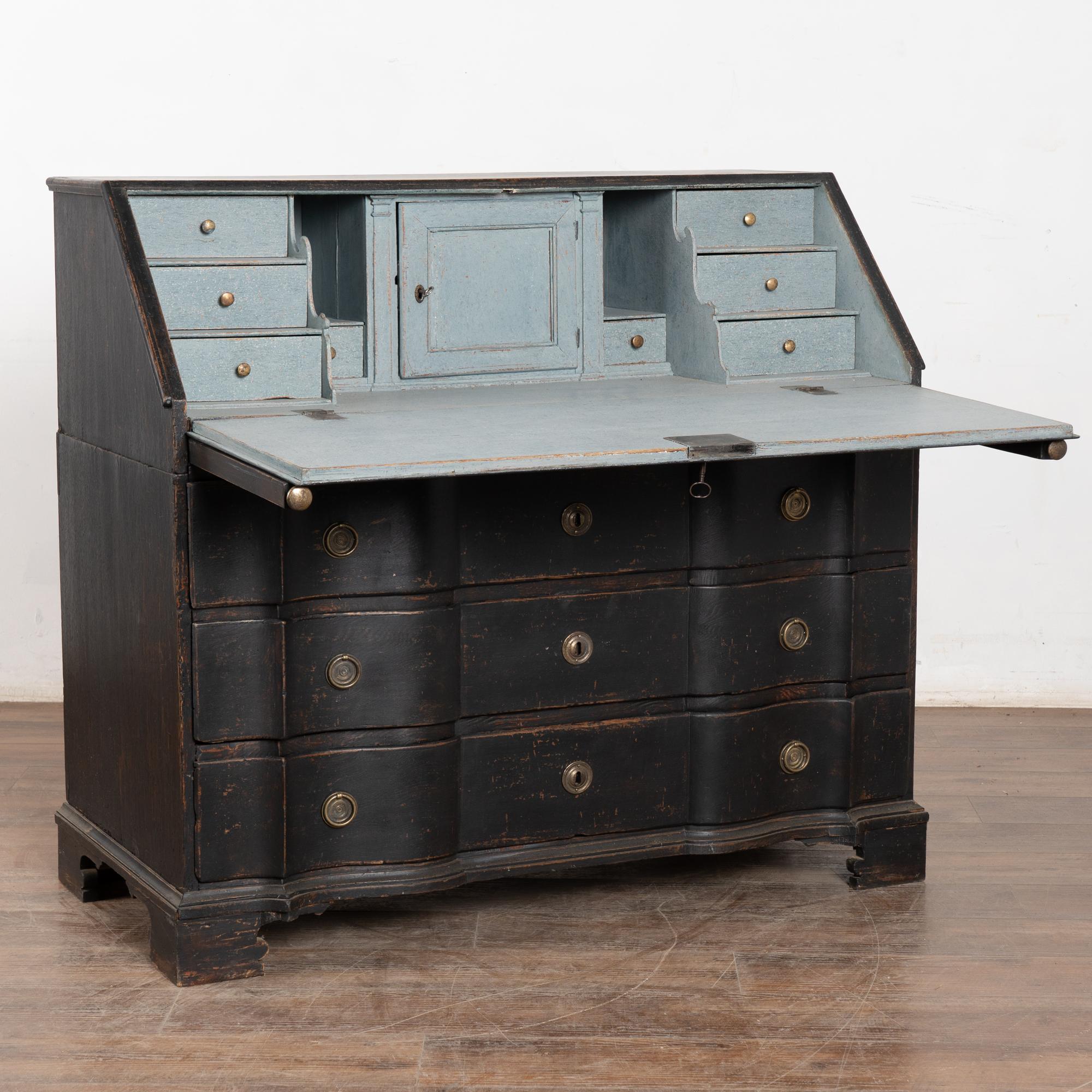 This oak rococo secretary reflects the style and functionality of the late 1700's in Sweden.
The traditional interior with 8 unique, small drawers and central “cubbie” (with additional 2 drawers) offers perfect space to organize.
It was later