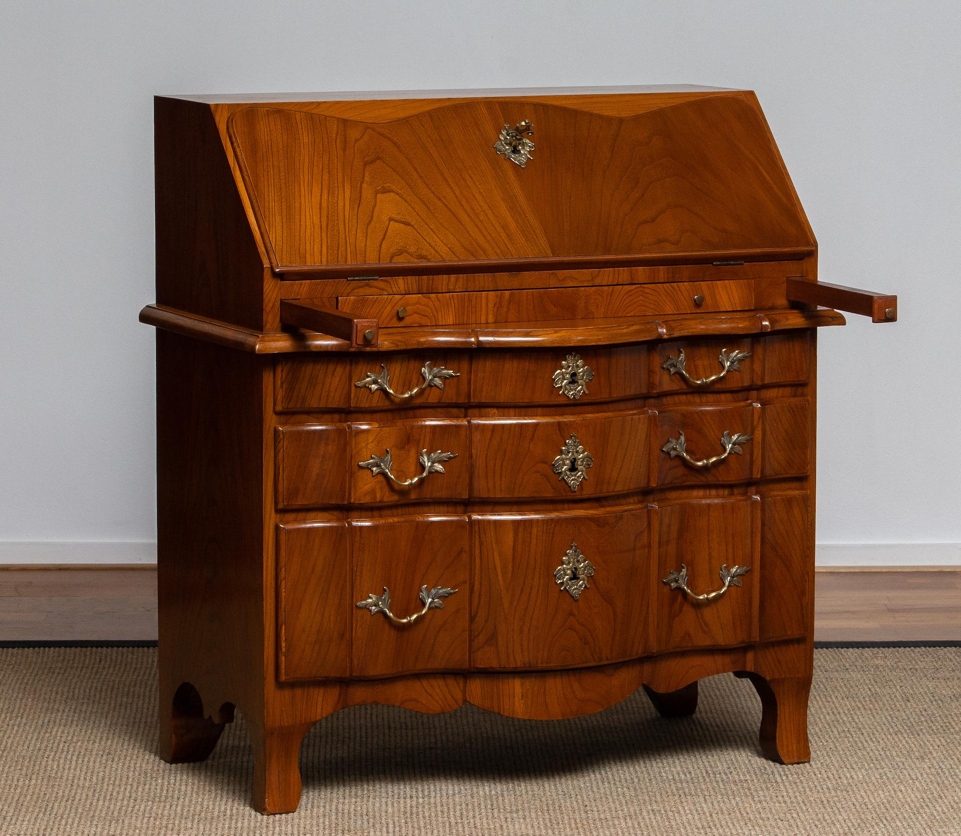 Extremely beautiful Swedish secrétaire from the end of the 18th century made of pine and veneered with best quality north European cherry all in great and original condition. Originally this cabinet was made for a Duke's or duchess house.
All