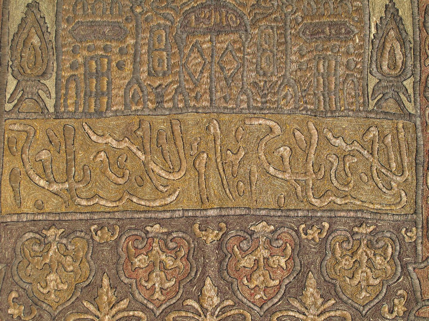 Gebetsteppich aus dem späten 18. Jahrhundert aus dem Osmanischen Reich in Gold und Metall im Zustand „Gut“ im Angebot in Atlanta, GA