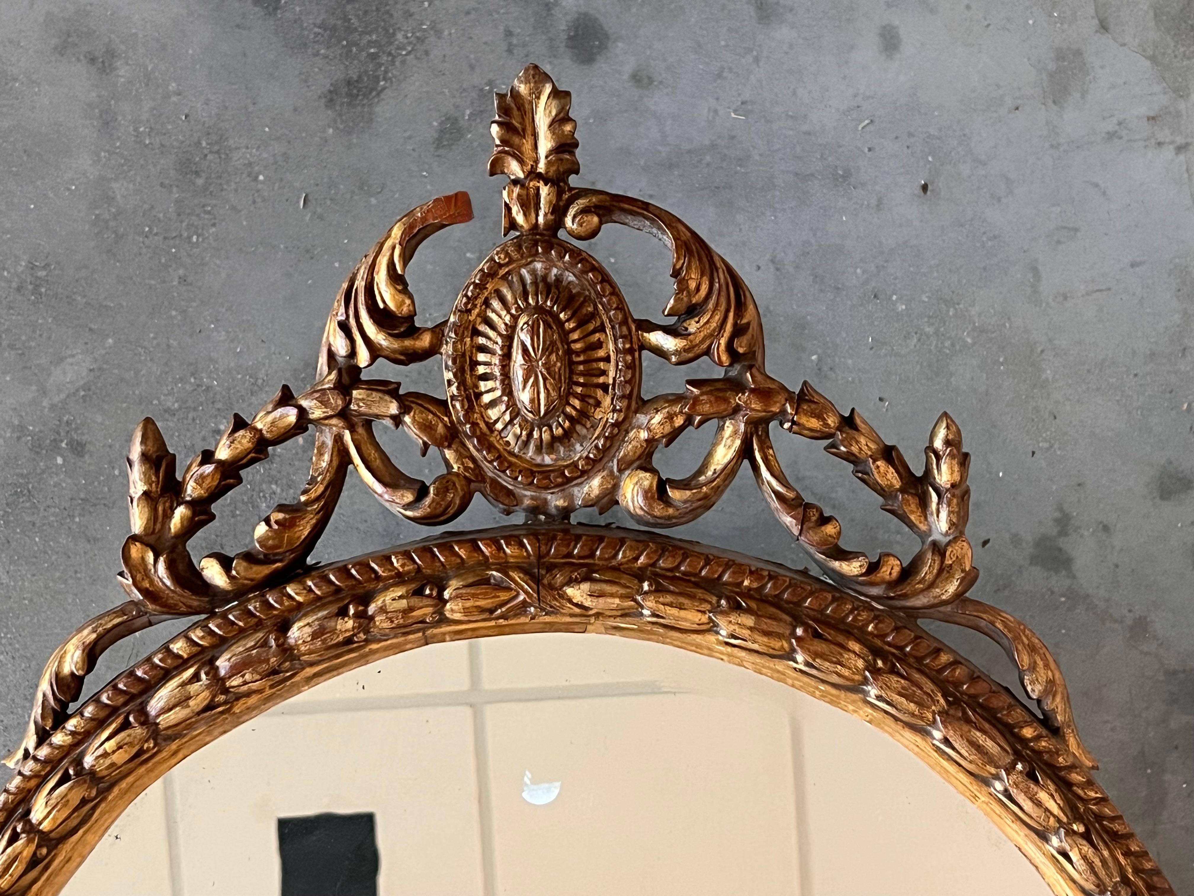 Late 18th Century Oval Gilt Mirror In Good Condition For Sale In Miami, FL