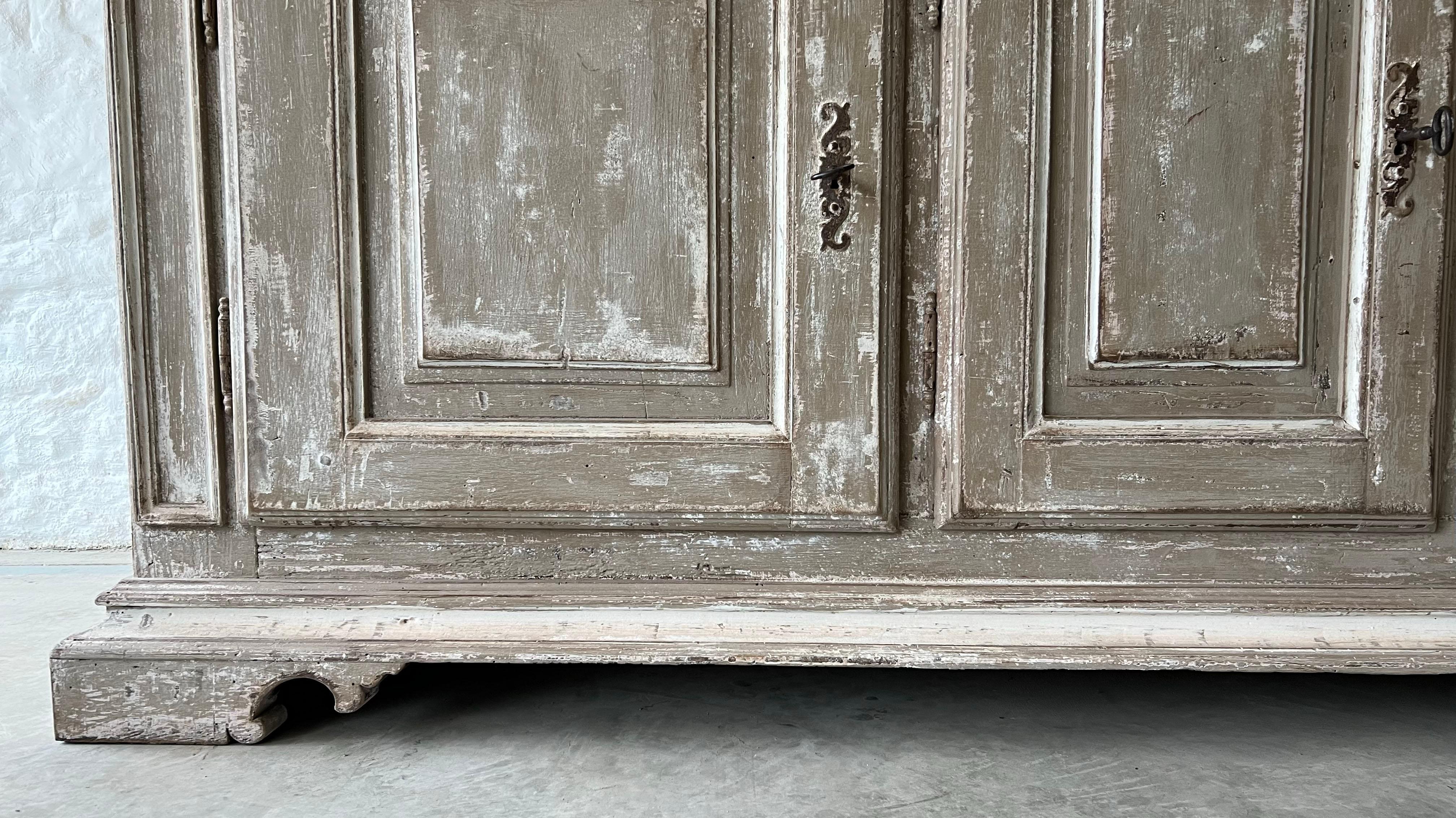 Late 18th Century Painted Italian Sideboard For Sale 1