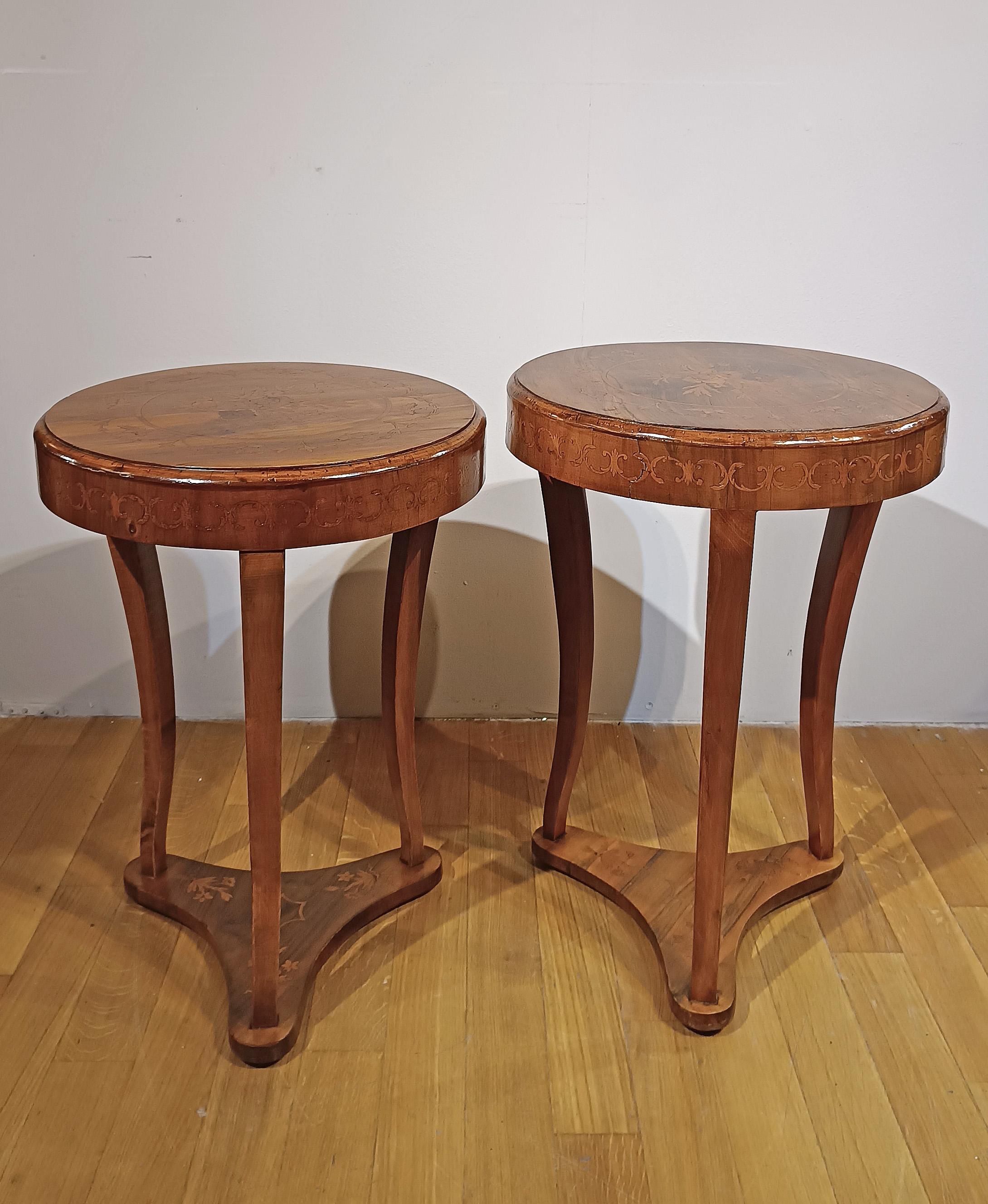 SPÄTES 18. JAHRHUNDERT PAAR DIREKTORISCHES SLAB UND EINGELEIDETE KOFFEETISCHE (Italienisch) im Angebot