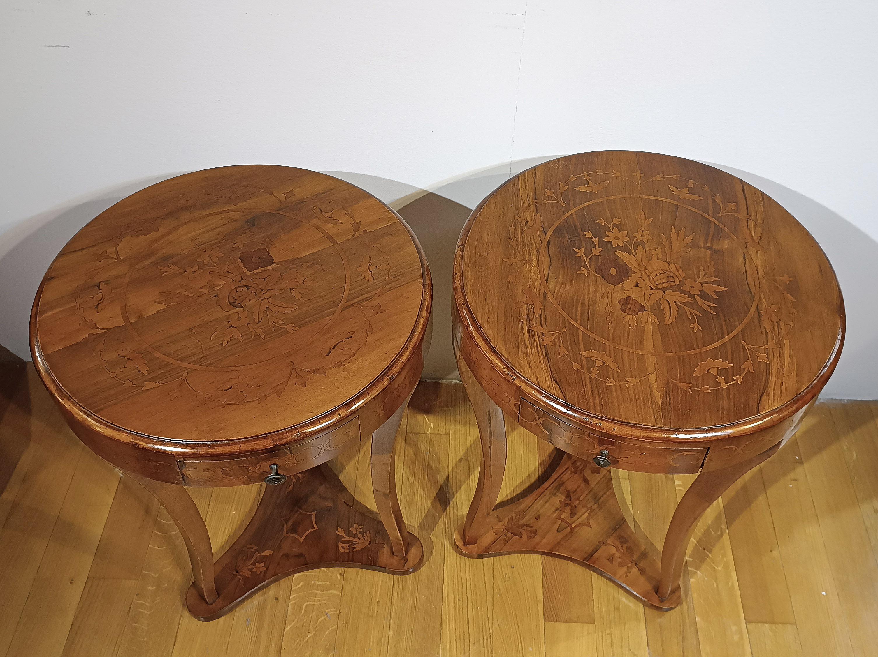 SPÄTES 18. JAHRHUNDERT PAAR DIREKTORISCHES SLAB UND EINGELEIDETE KOFFEETISCHE im Zustand „Gut“ im Angebot in Firenze, FI