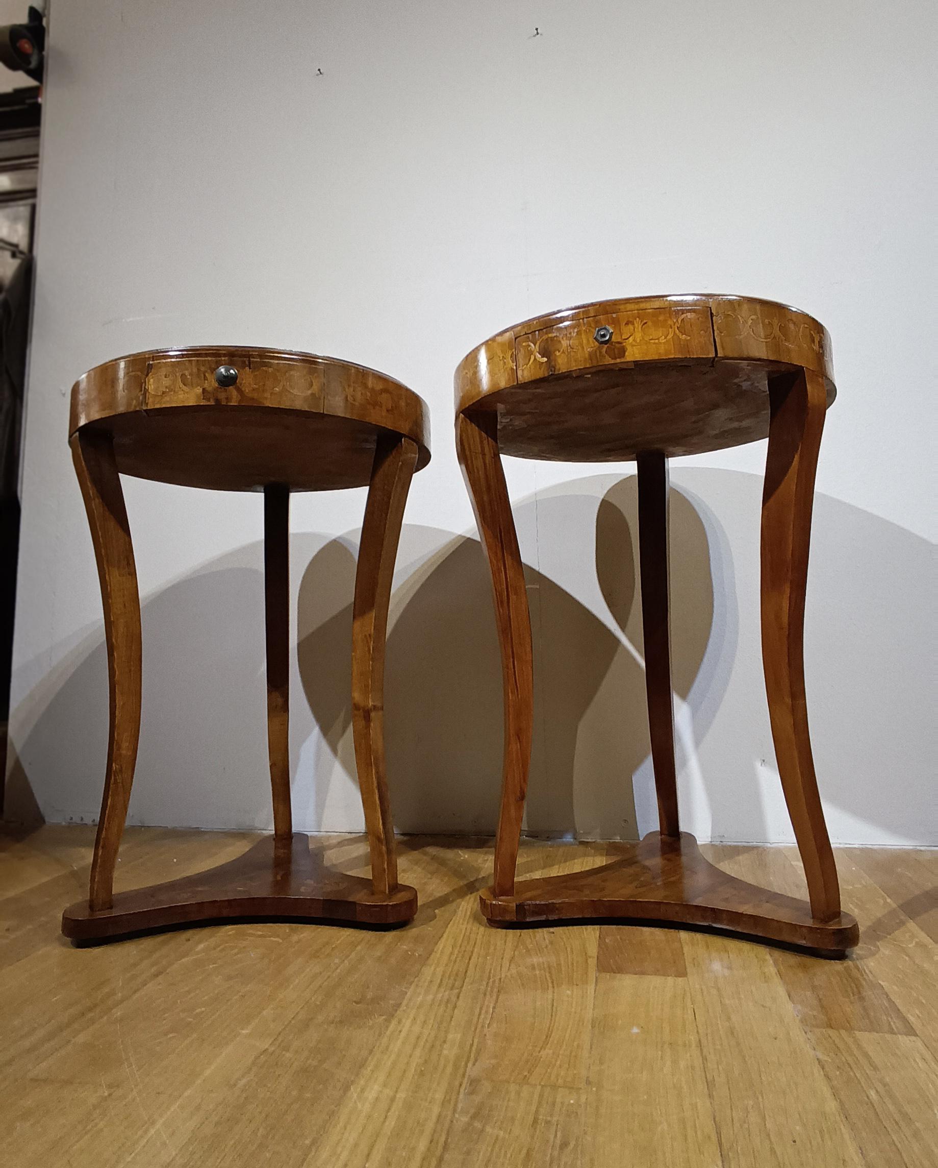 SPÄTES 18. JAHRHUNDERT PAAR DIREKTORISCHES SLAB UND EINGELEIDETE KOFFEETISCHE im Angebot 1