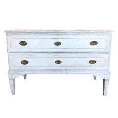 Paire de commodes et d'armoires gustaviennes suédoises bleu clair en bois de chêne du 18ème siècle