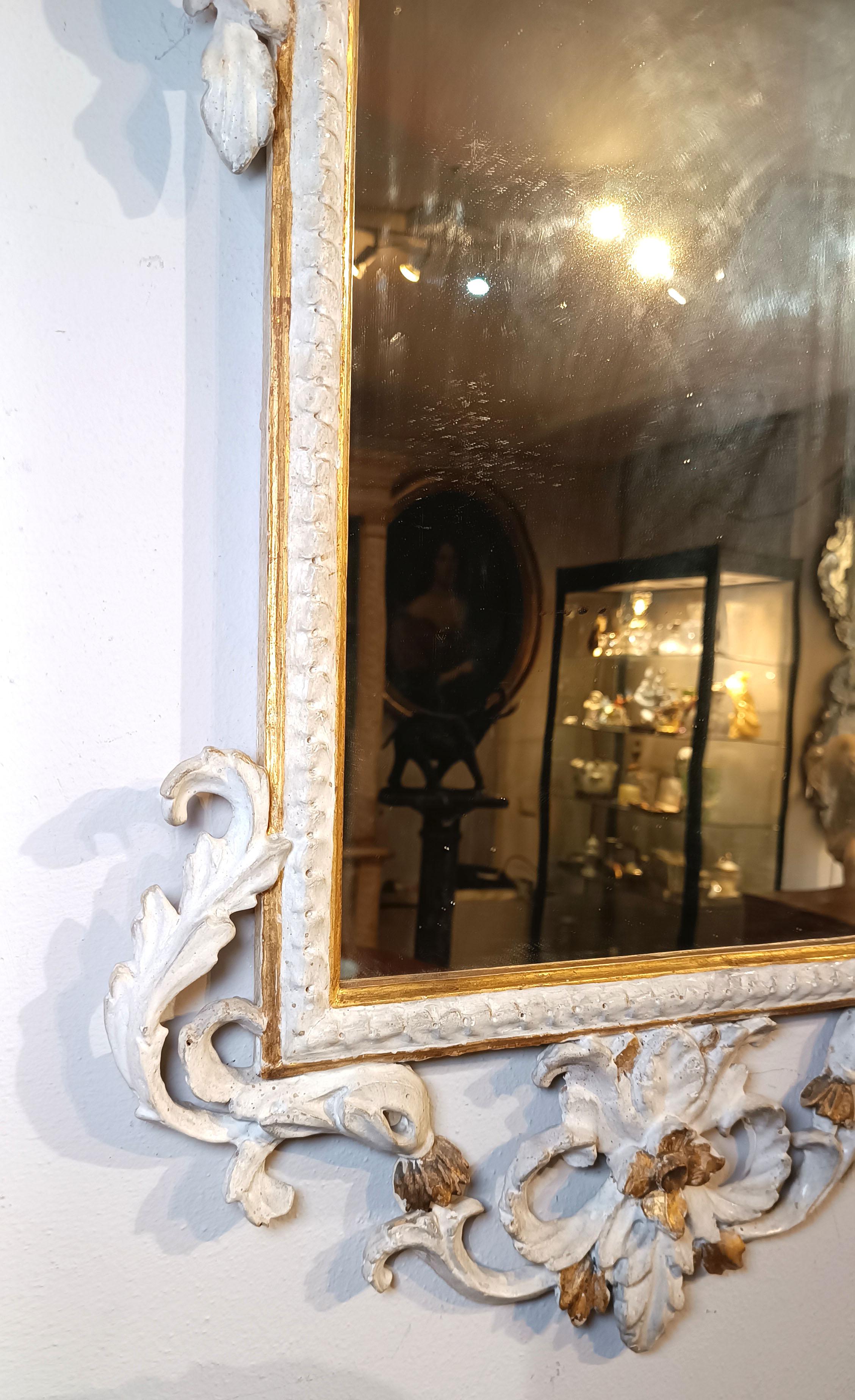 Specchio LATE 18th CENTURY PAIR OF LACQUERED AND GILT MIRRORS in vendita