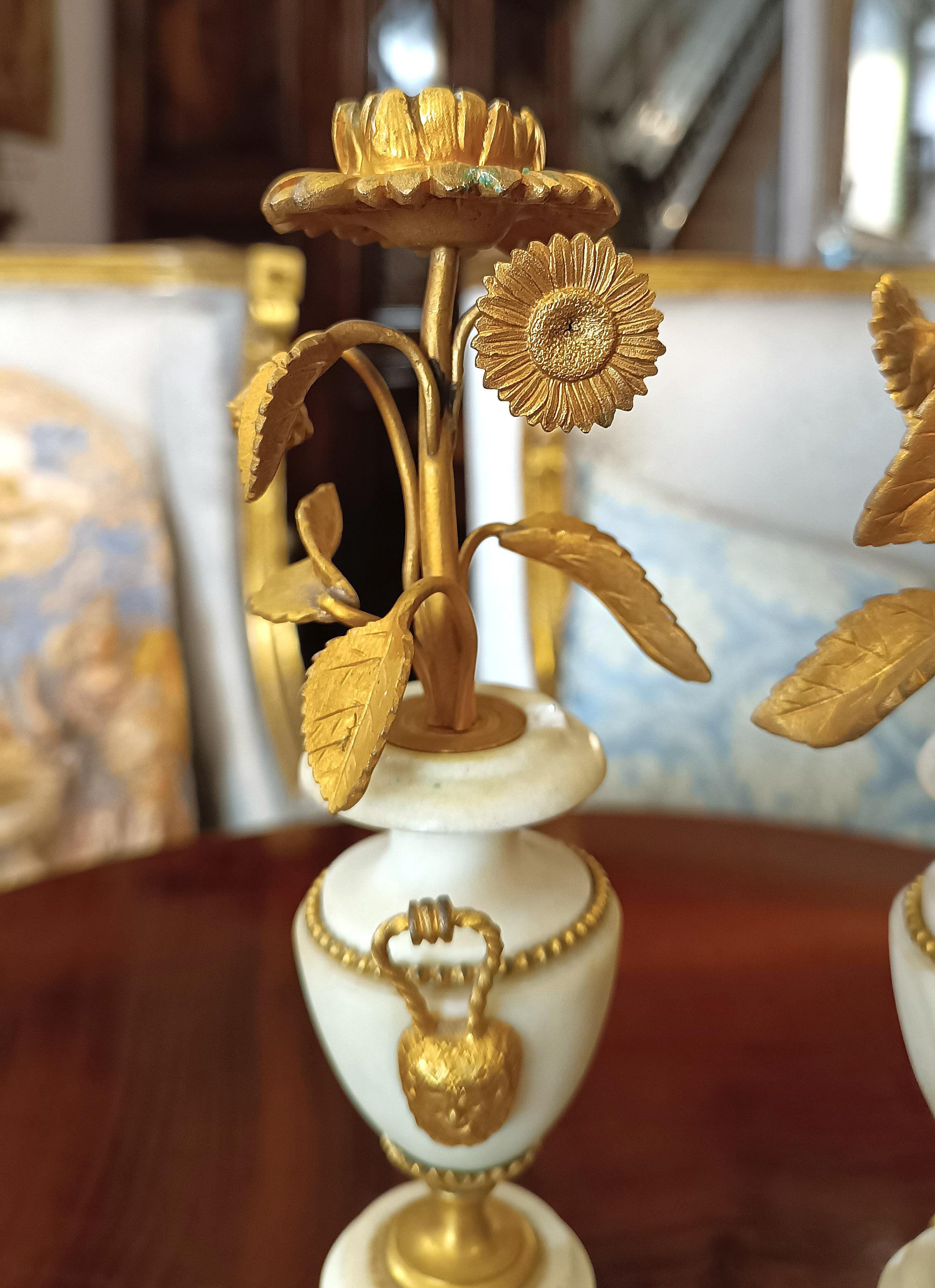 Paire de bougeoirs néoclassiques de la fin du XVIIIe siècle Bon état - En vente à Firenze, FI
