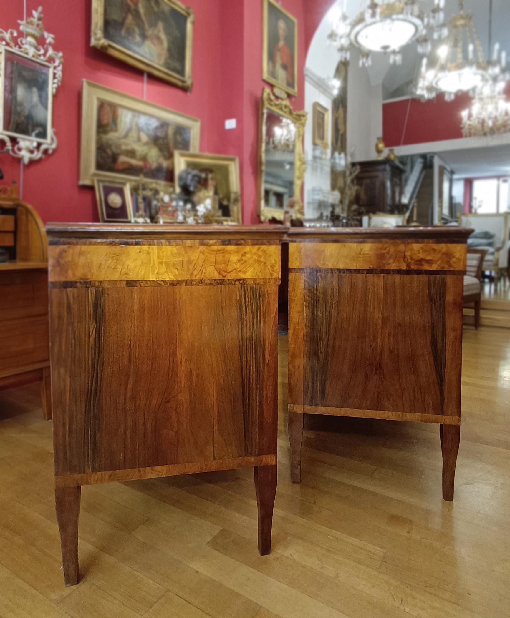 LATE 18th CENTURY PAIR OF NEOCLASSICAL CHEST OF DRAWERS For Sale 2