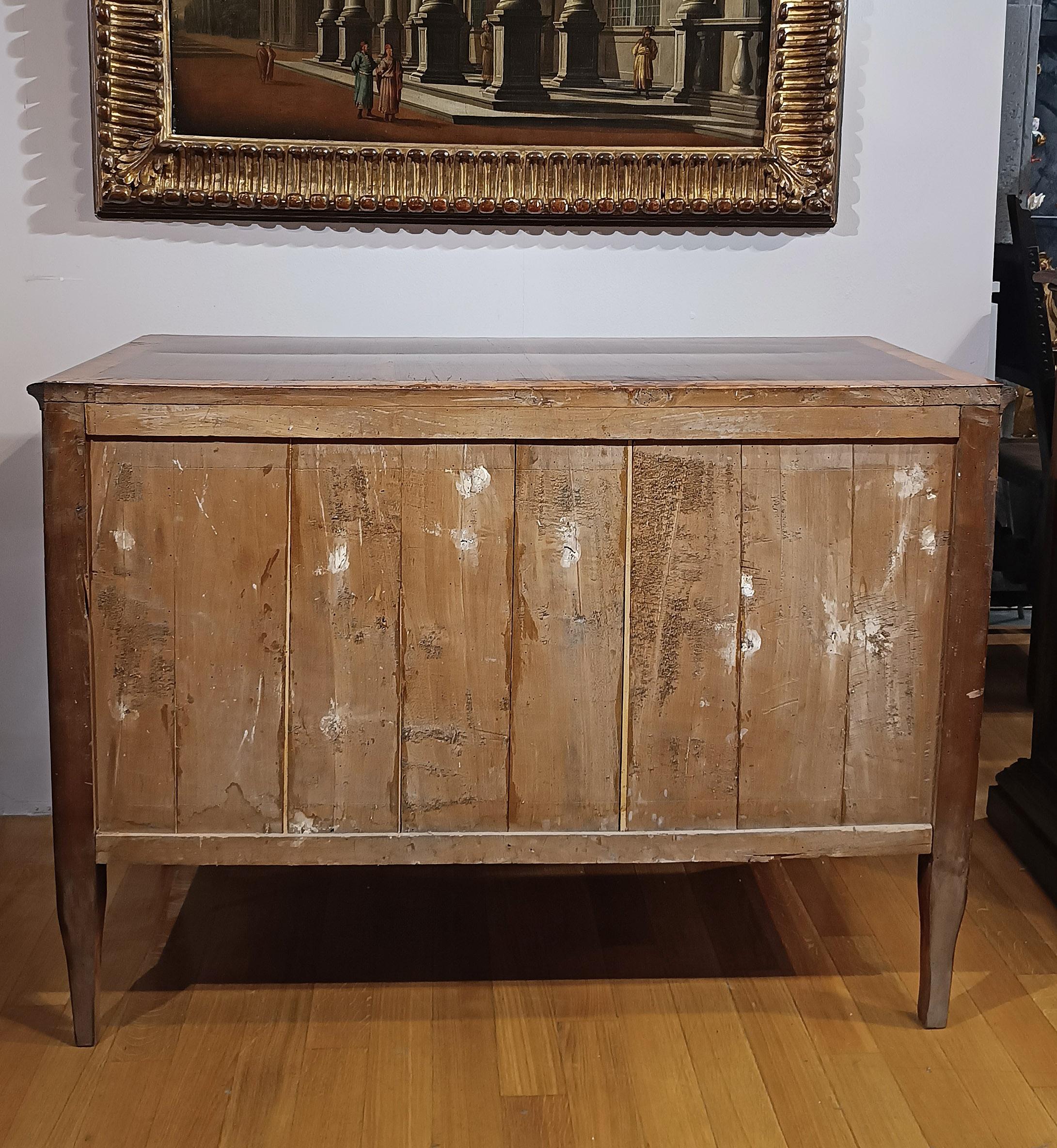 Neoclassical Revival LATE 18th CENTURY PAIR OF NEOCLASSICAL CHEST OF DRAWERS For Sale
