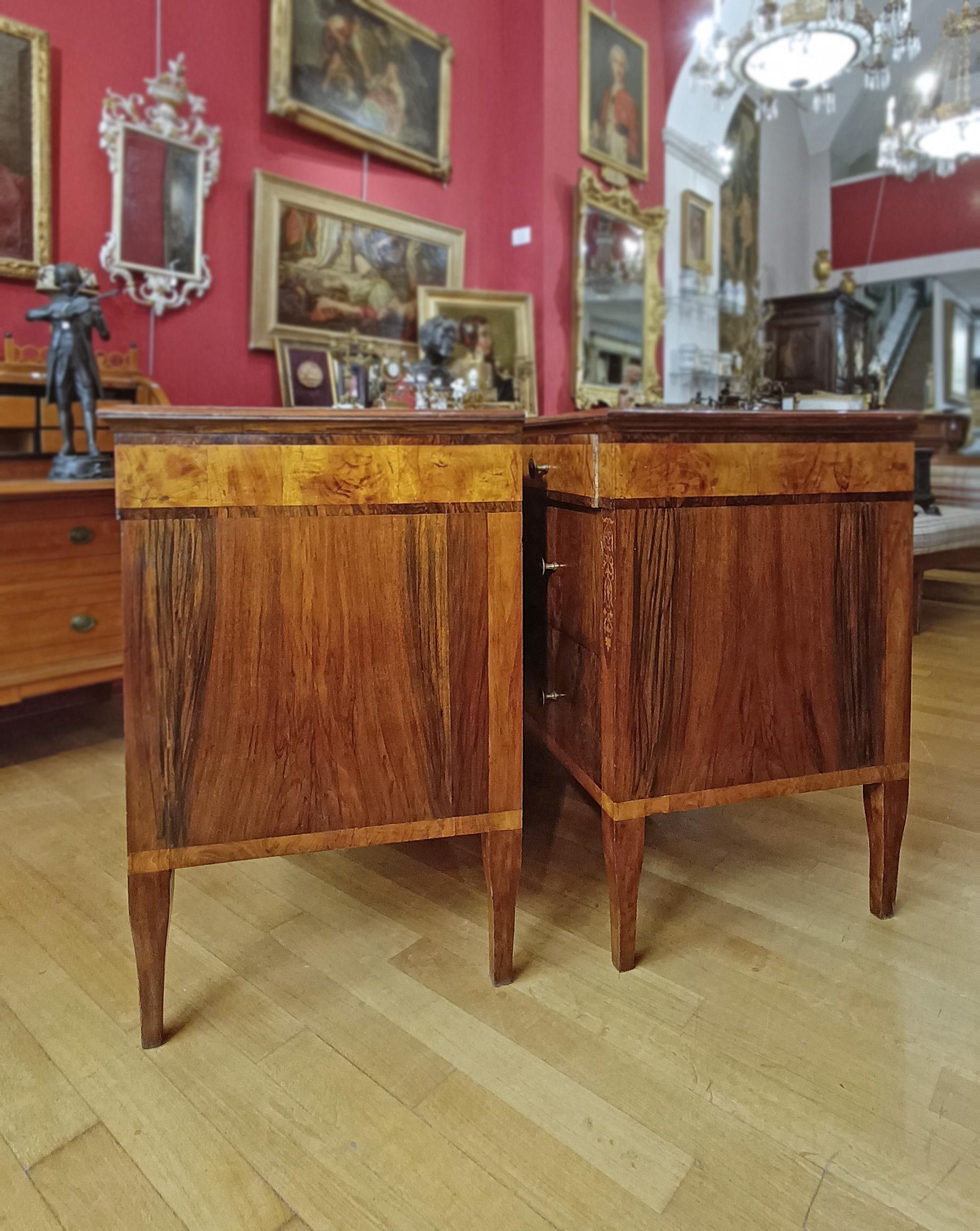 Italian LATE 18th CENTURY PAIR OF NEOCLASSICAL CHEST OF DRAWERS For Sale