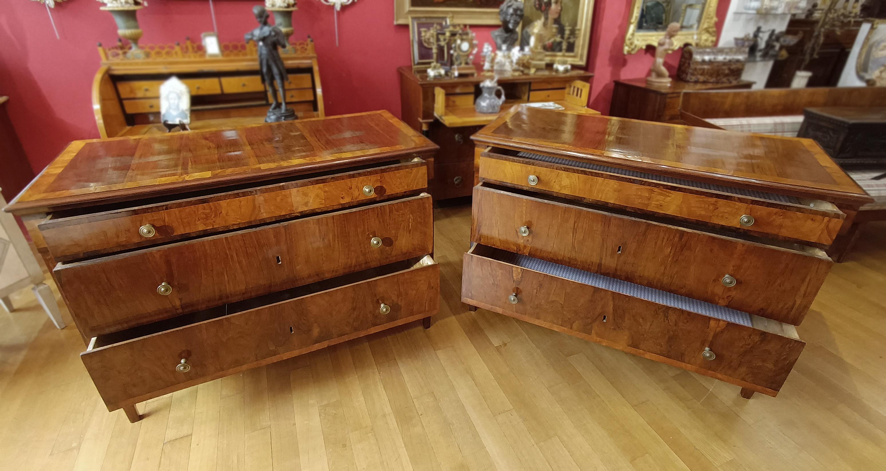 18th Century LATE 18th CENTURY PAIR OF NEOCLASSICAL CHEST OF DRAWERS For Sale