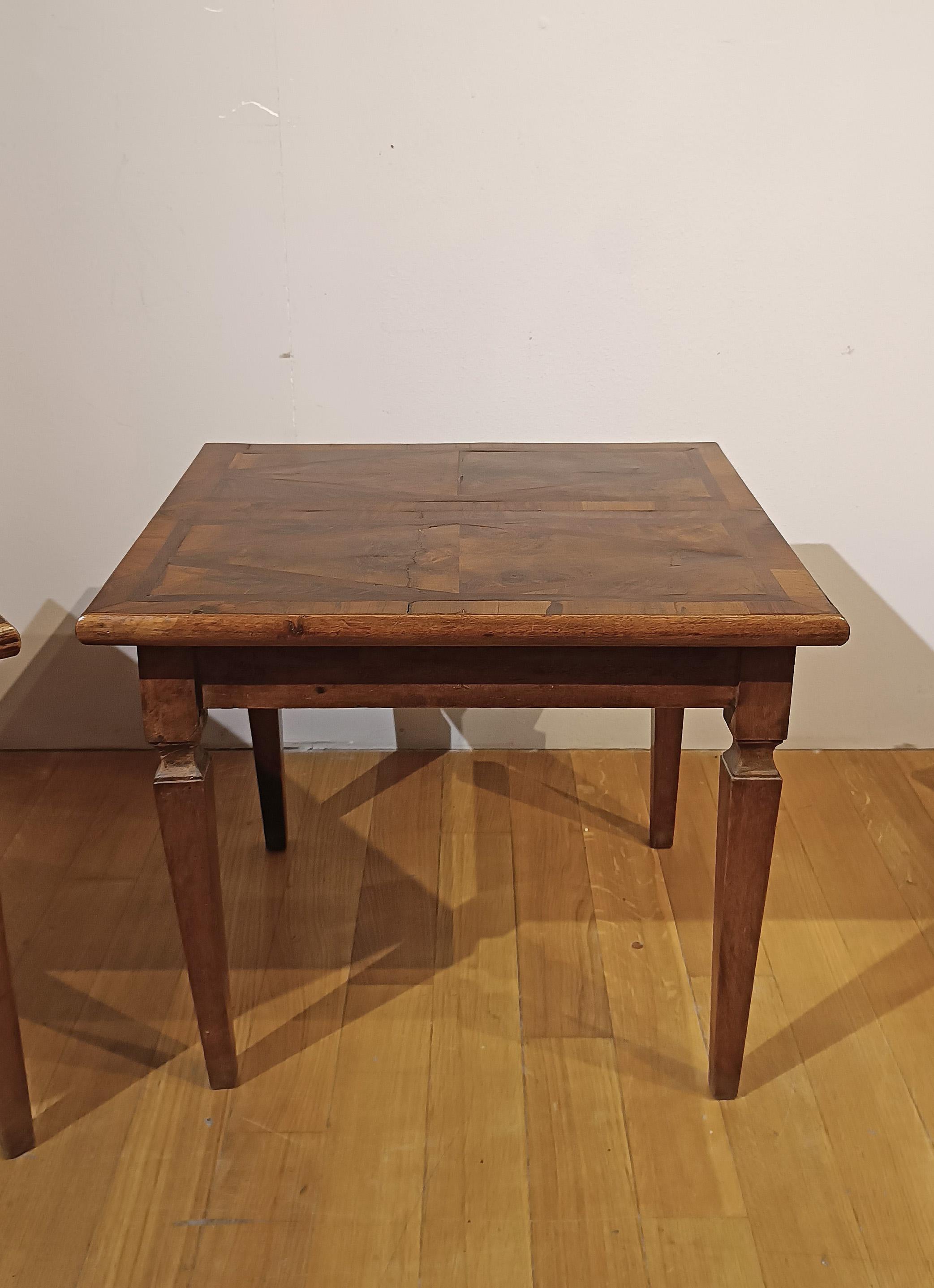 XVIIIe siècle LATE 18th CENTURY PAIR OF NEOCLASSICAL COFFEE TABLES en vente