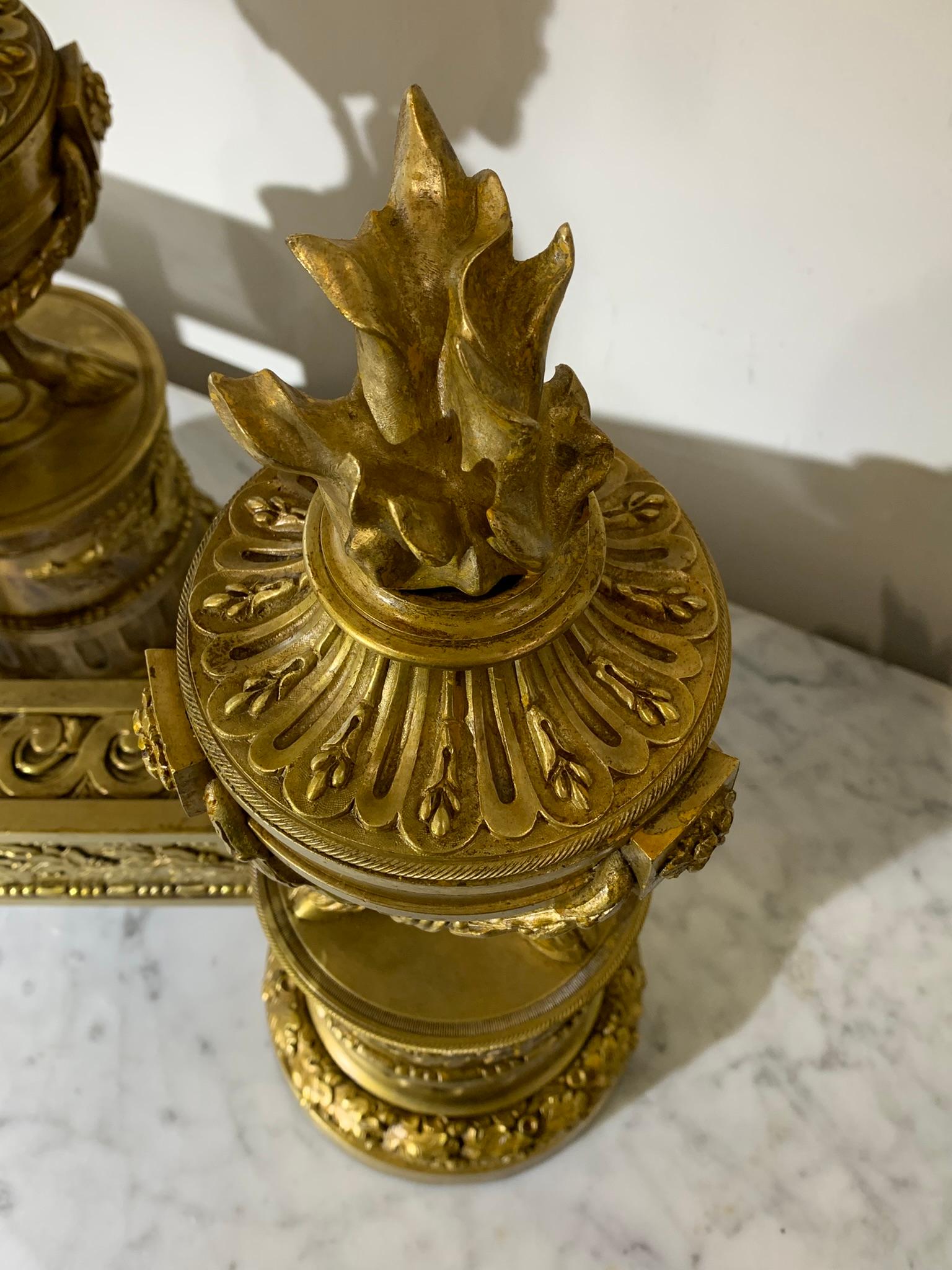 LATE 18th CENTURY PAIR OF NEOCLASSICAL GILDED BRONZE ANDIRONS For Sale 7