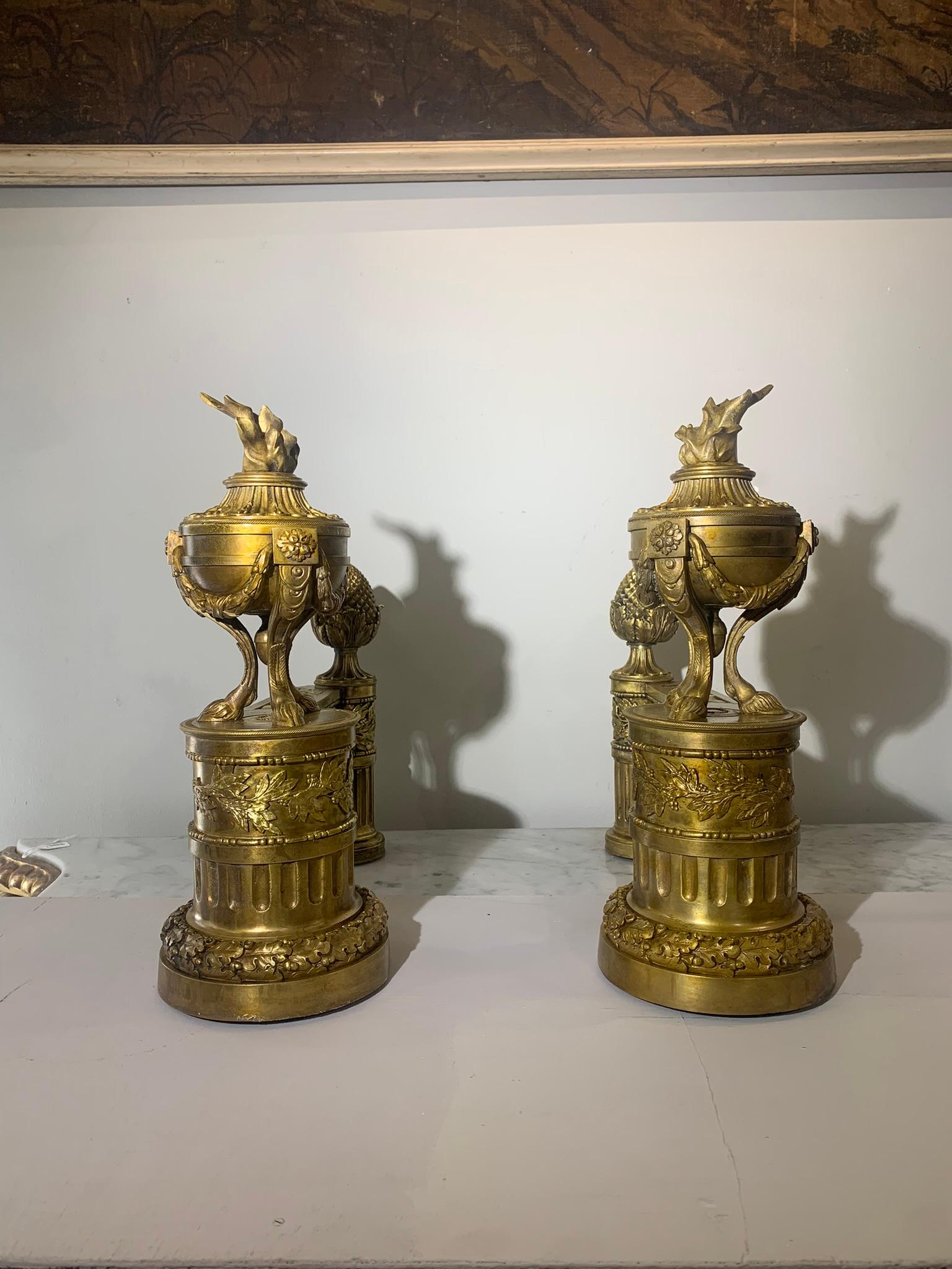 LATE 18th CENTURY PAIR OF NEOCLASSICAL GILDED BRONZE ANDIRONS For Sale 10