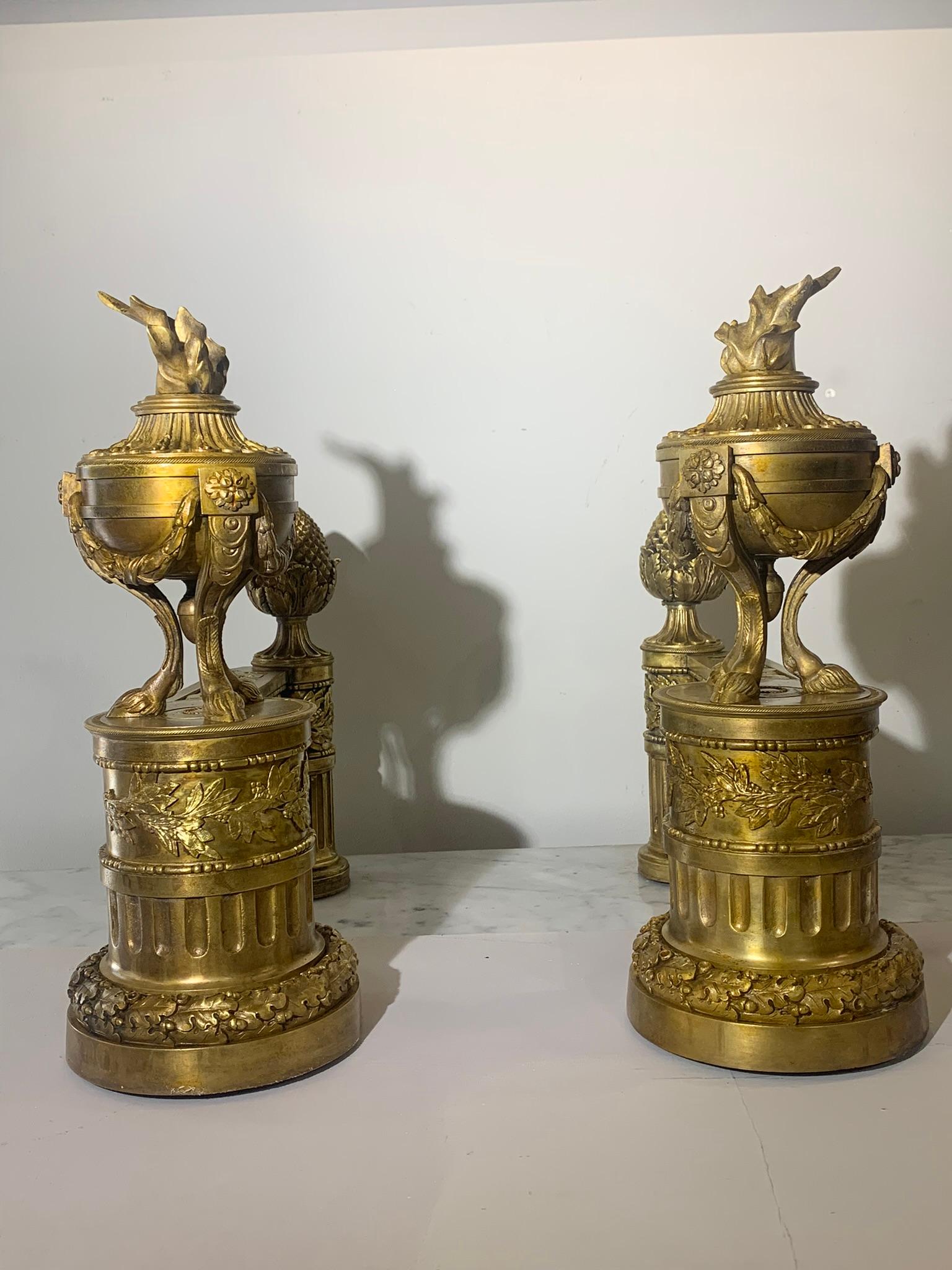 LATE 18th CENTURY PAIR OF NEOCLASSICAL GILDED BRONZE ANDIRONS For Sale 11