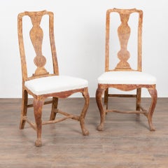 Ende des 18. Jahrhunderts Zwei schwedische, rot bemalte Rokoko-Beistellstühle aus Kiefernholz