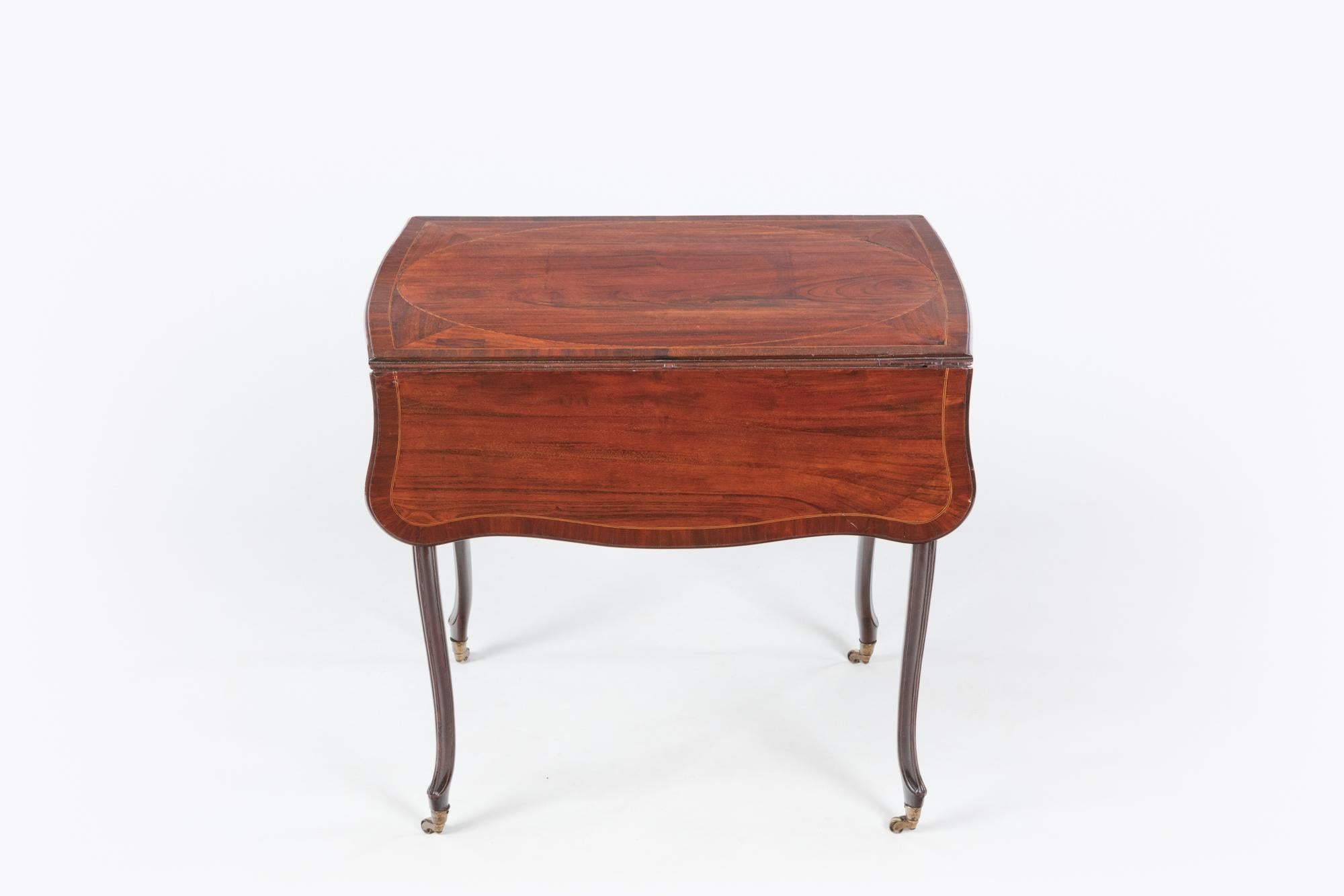 Pembroke-Tisch aus dem späten 18. Jahrhundert nach Chippendale-Design (Europäisch) im Angebot