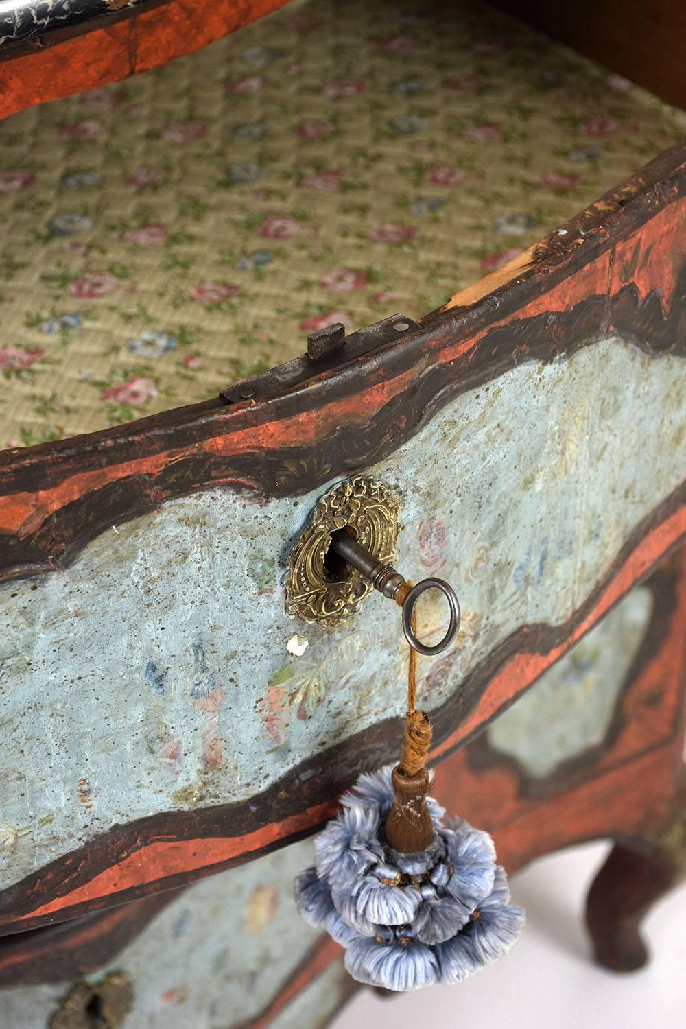 Late 18th Century Polychrome Chest of Drawers 1