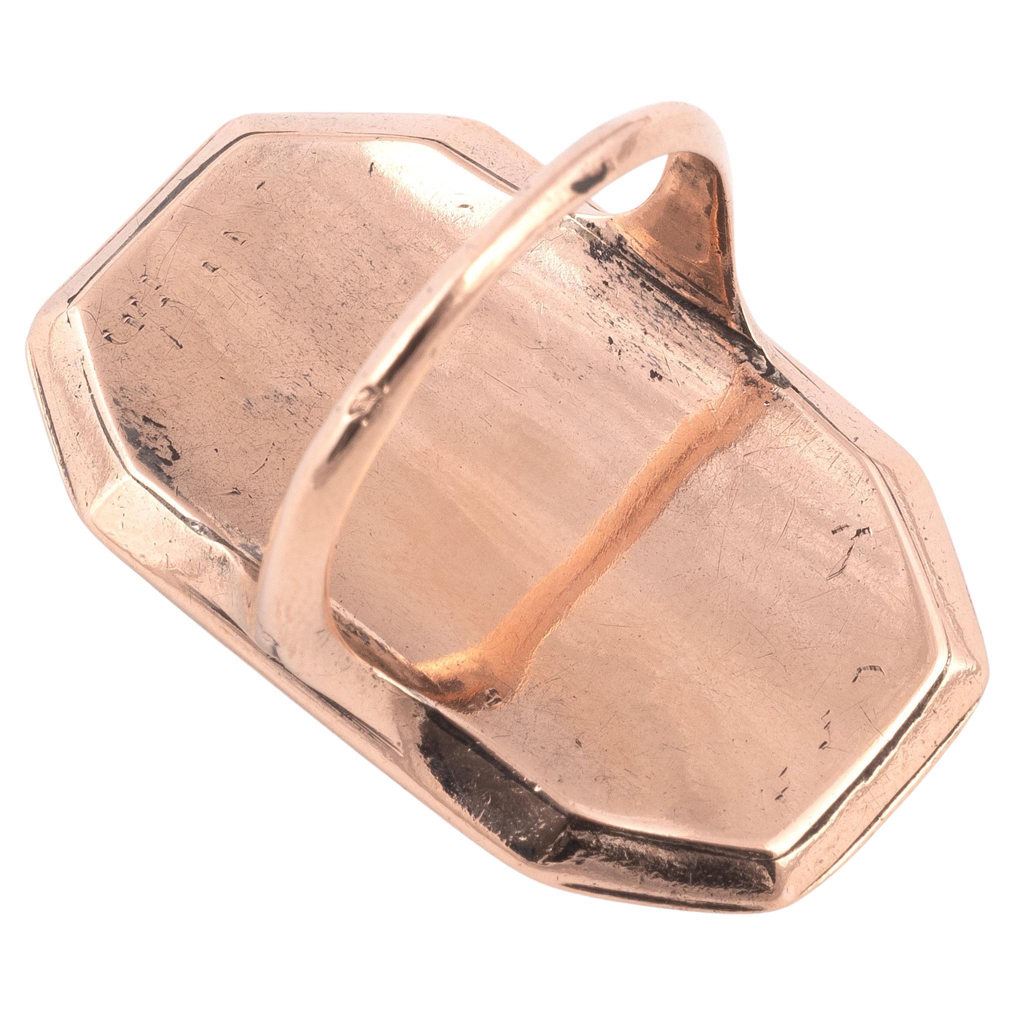 Georgian portrait miniature ring, set with glass on top, all within a setting of 18kt gold.
The portrait of an elegant woman in full-length bust.
Neoclassical portrait rings of this type emerged around 1780, replacing the circular and oval-faced