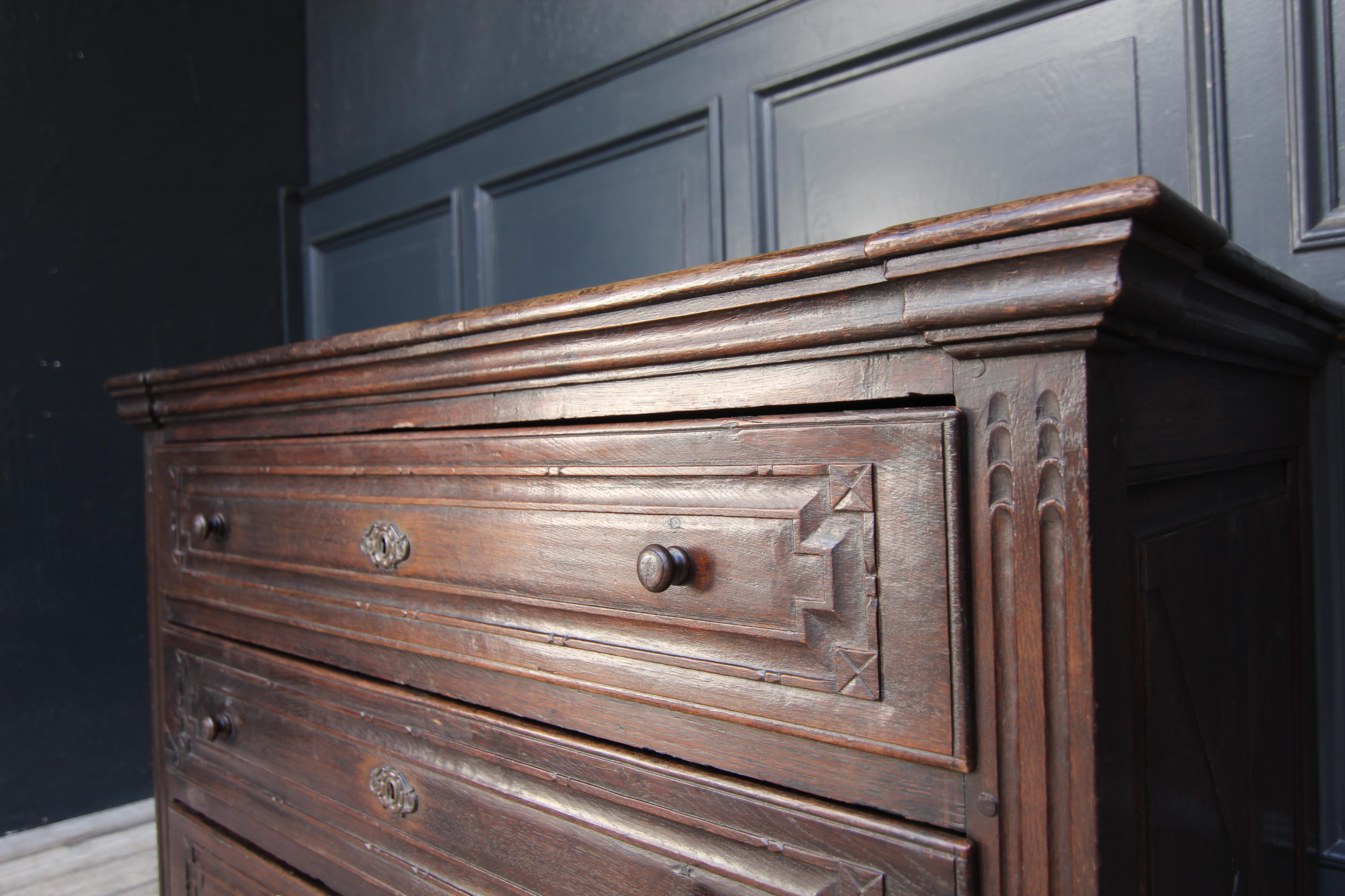Late 18th Century Provincial Chest of Drawers Made of Oak 6