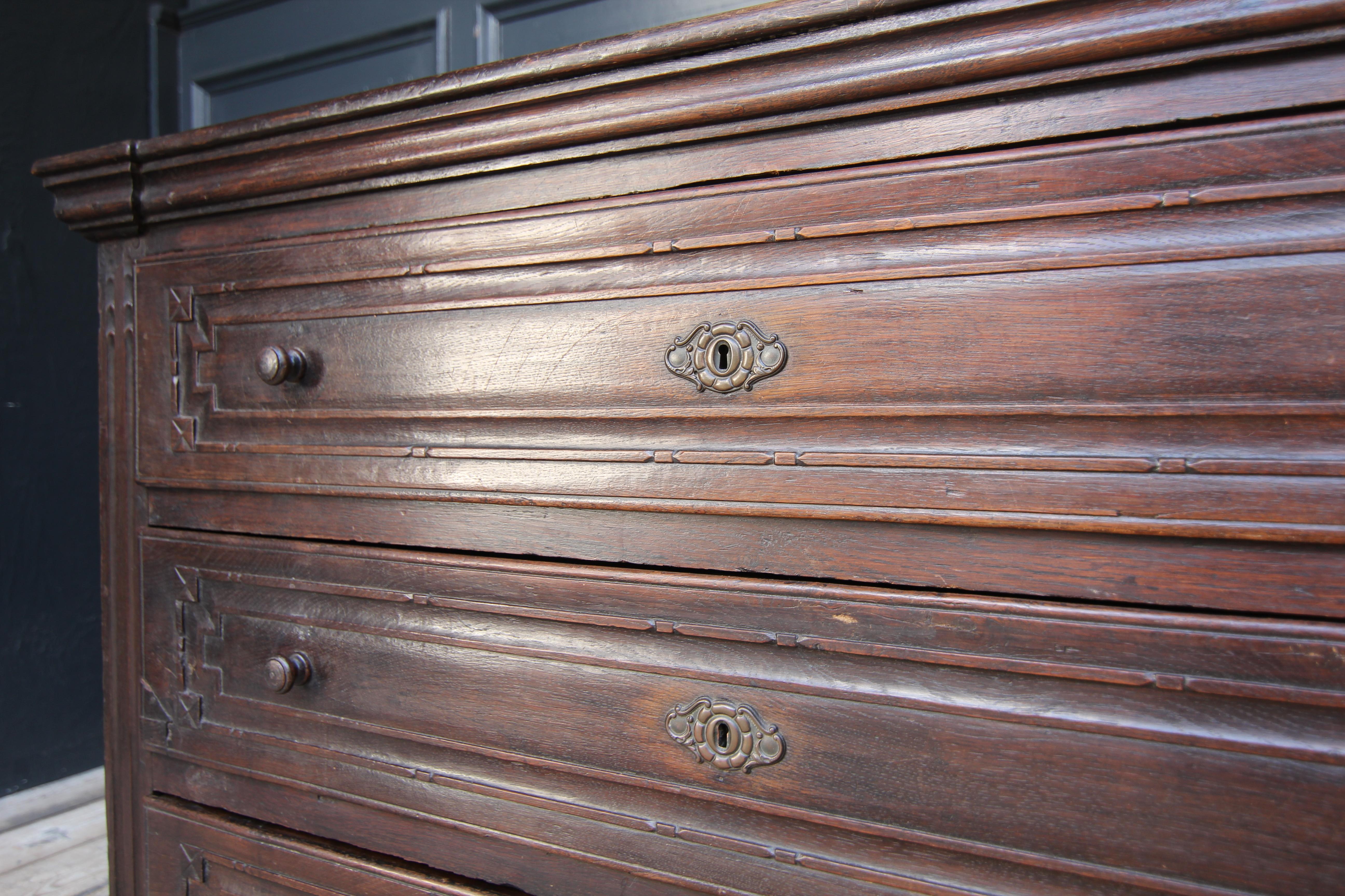 Late 18th Century Provincial Chest of Drawers Made of Oak 9