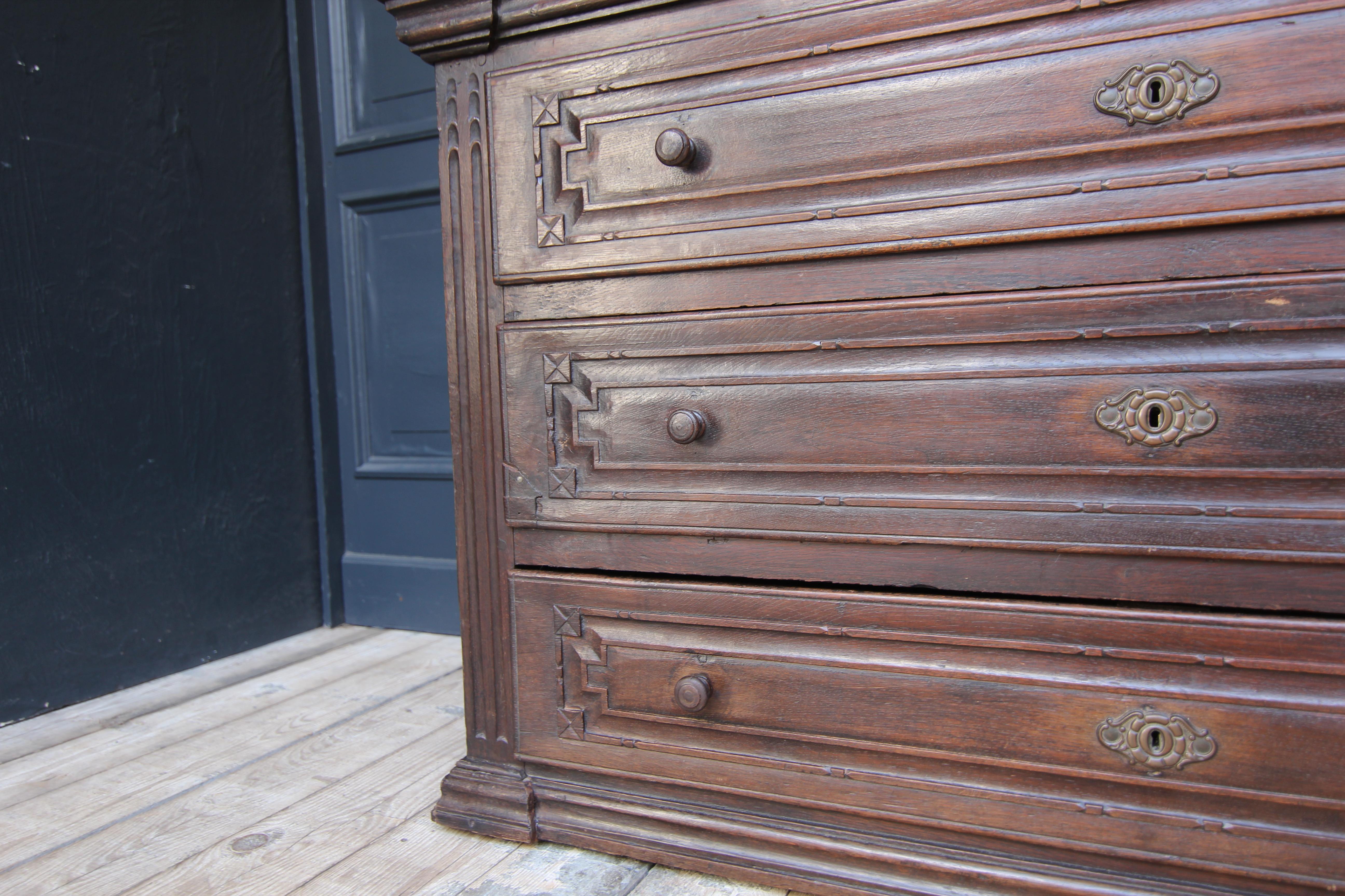 Late 18th Century Provincial Chest of Drawers Made of Oak 11