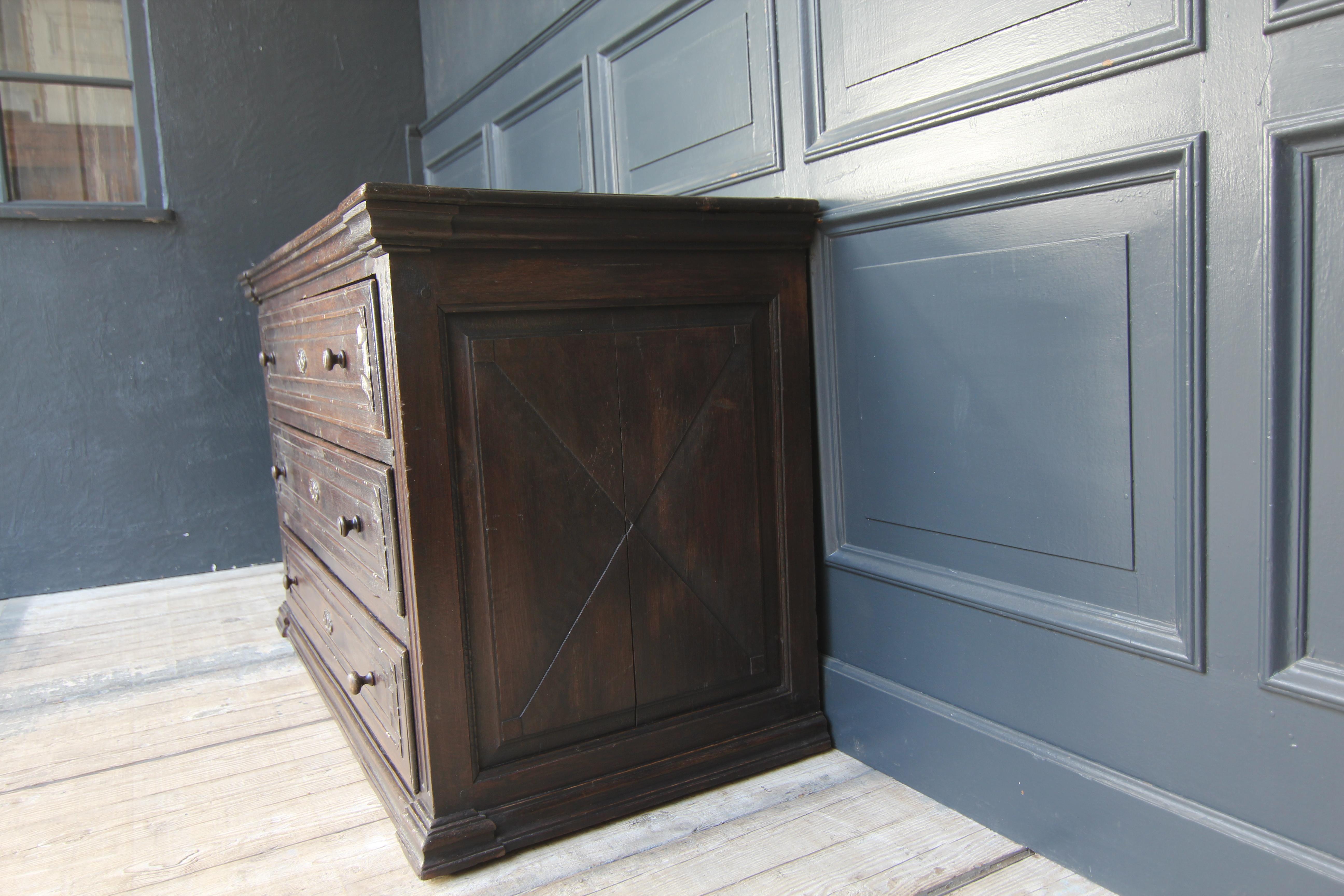 Late 18th Century Provincial Chest of Drawers Made of Oak 12
