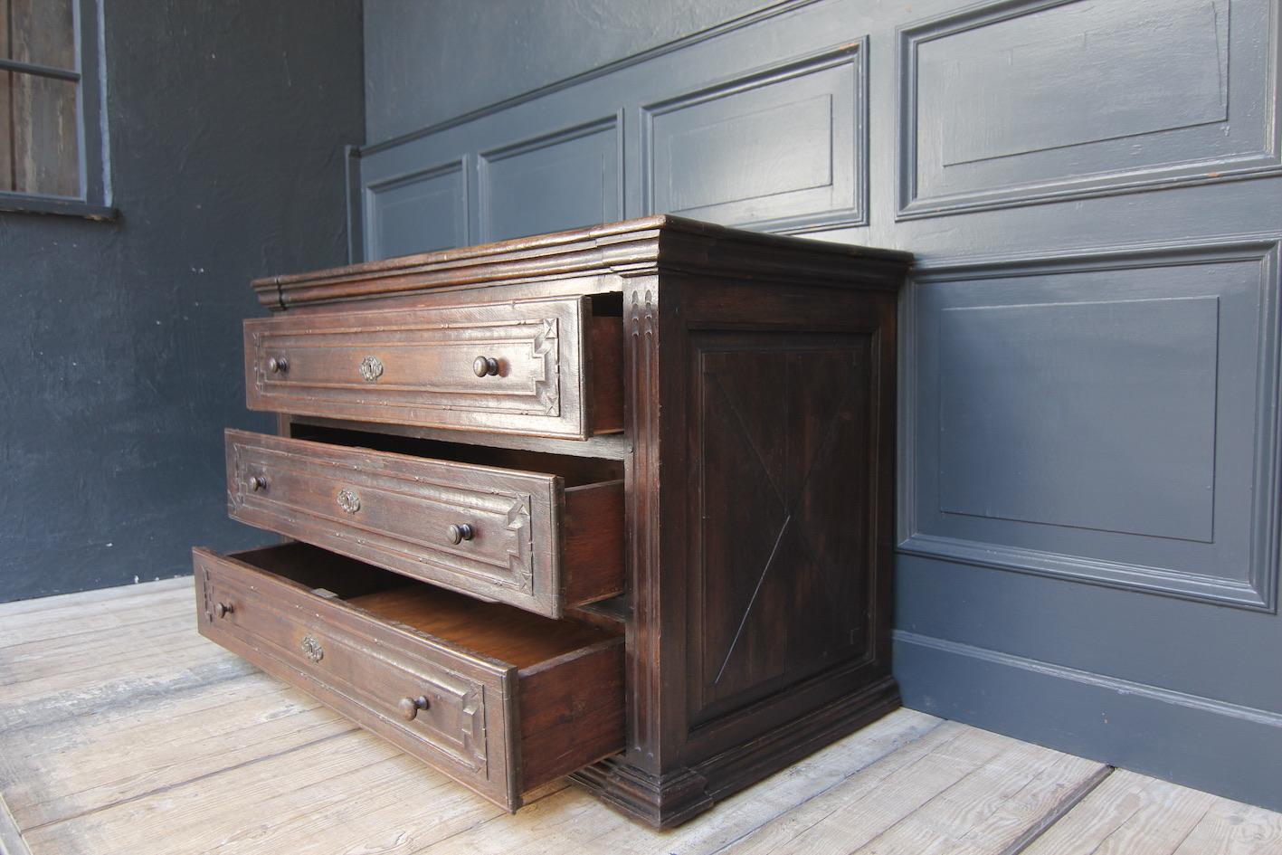 Late 18th Century Provincial Chest of Drawers Made of Oak 13