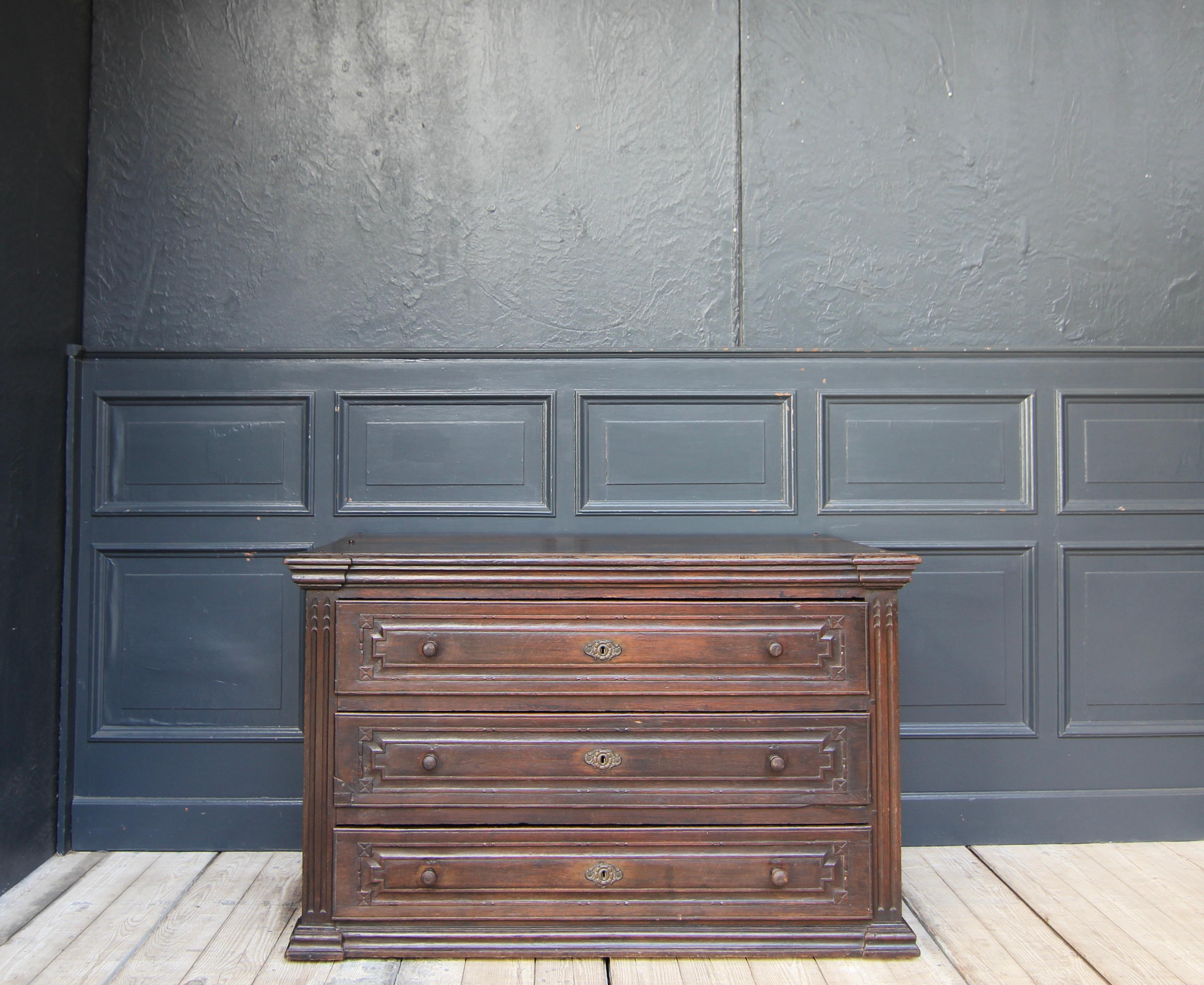 Late 18th Century Provincial Chest of Drawers Made of Oak 3